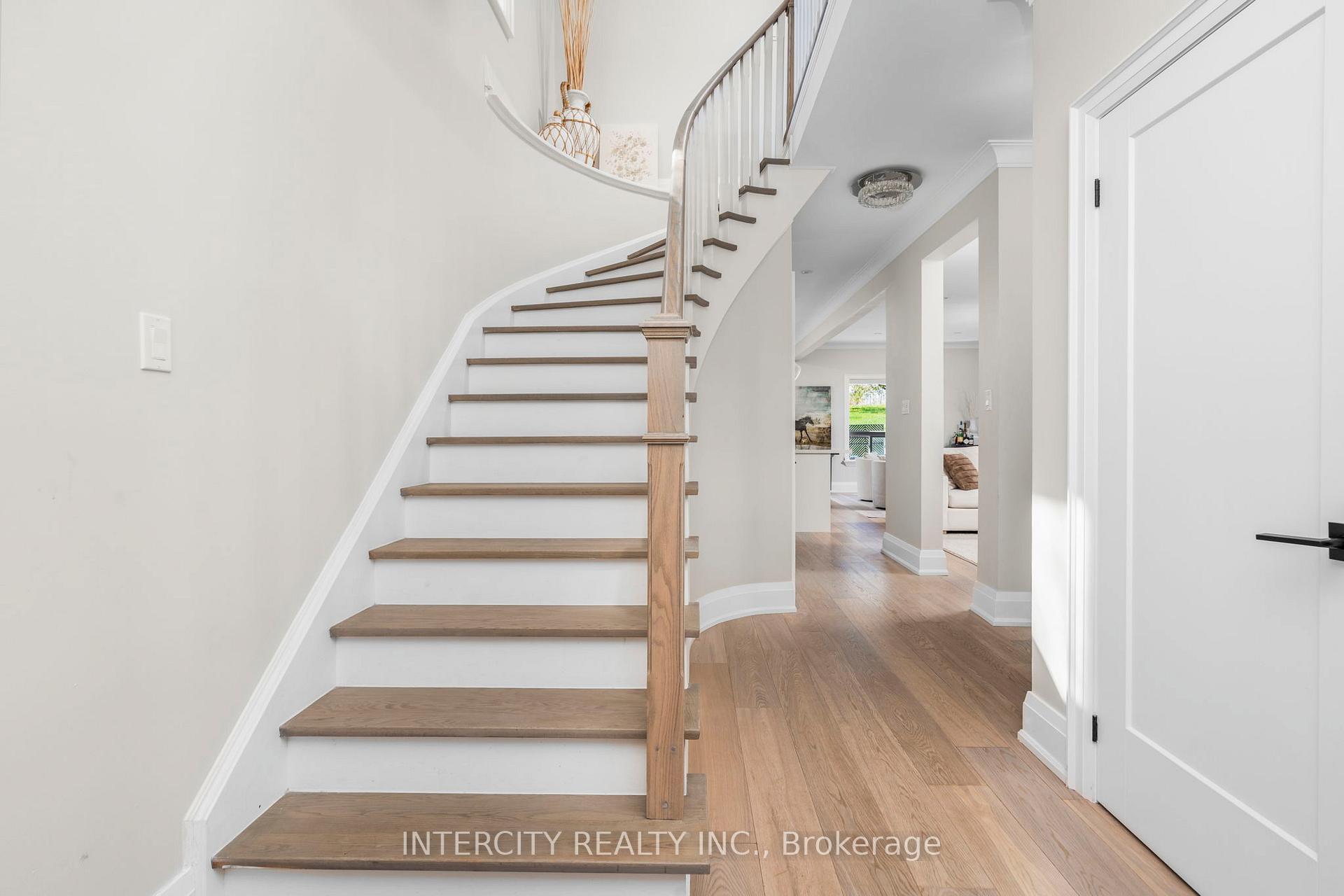 Photo 5 of 119 Golden Gate Circle, Vaughan, Sonoma Heights — HOMEH