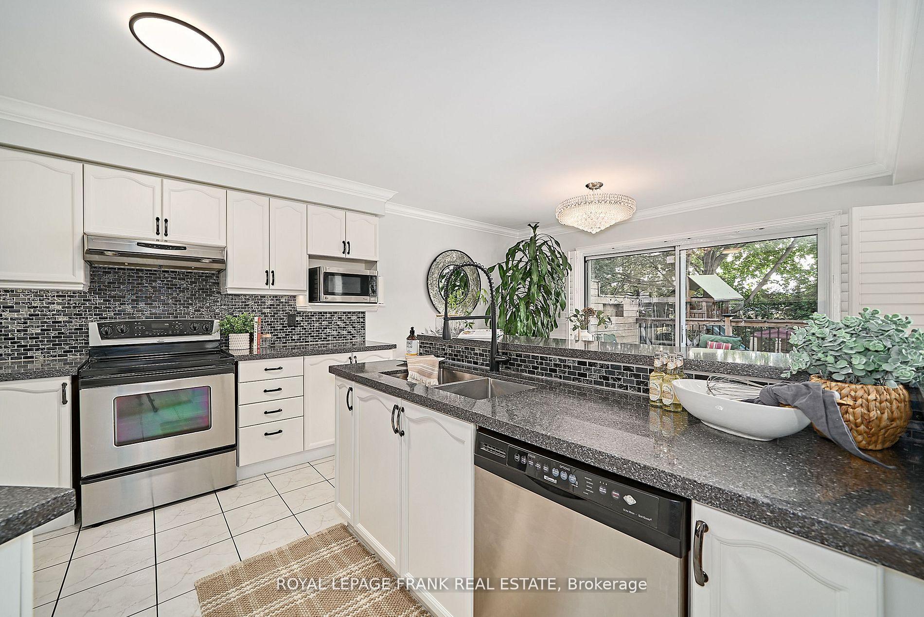 Photo 36 of 54 Gartshore Drive, Whitby, Williamsburg — HOMEH