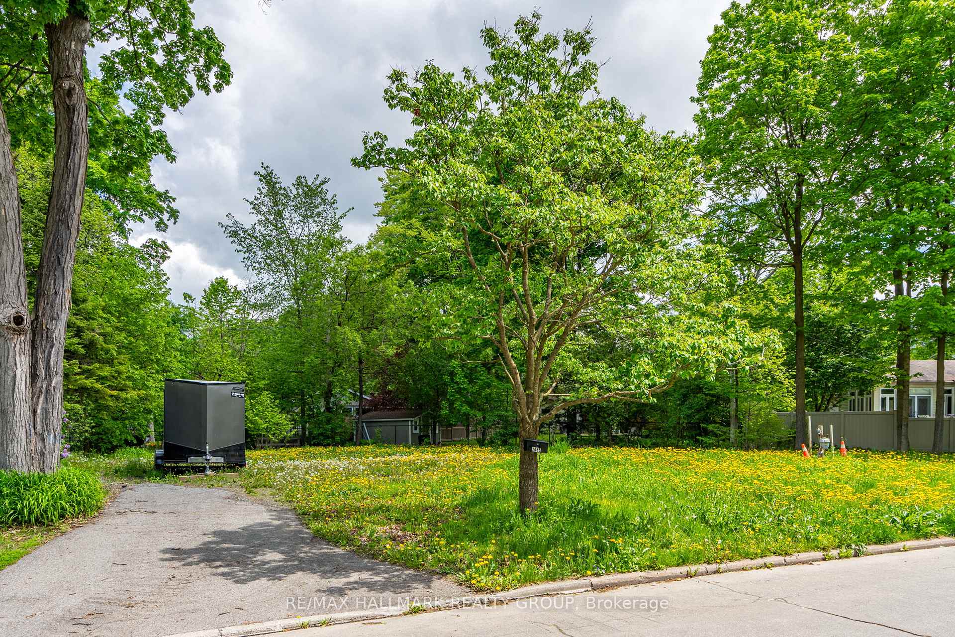 Front of 2055 Baffin Avenue E