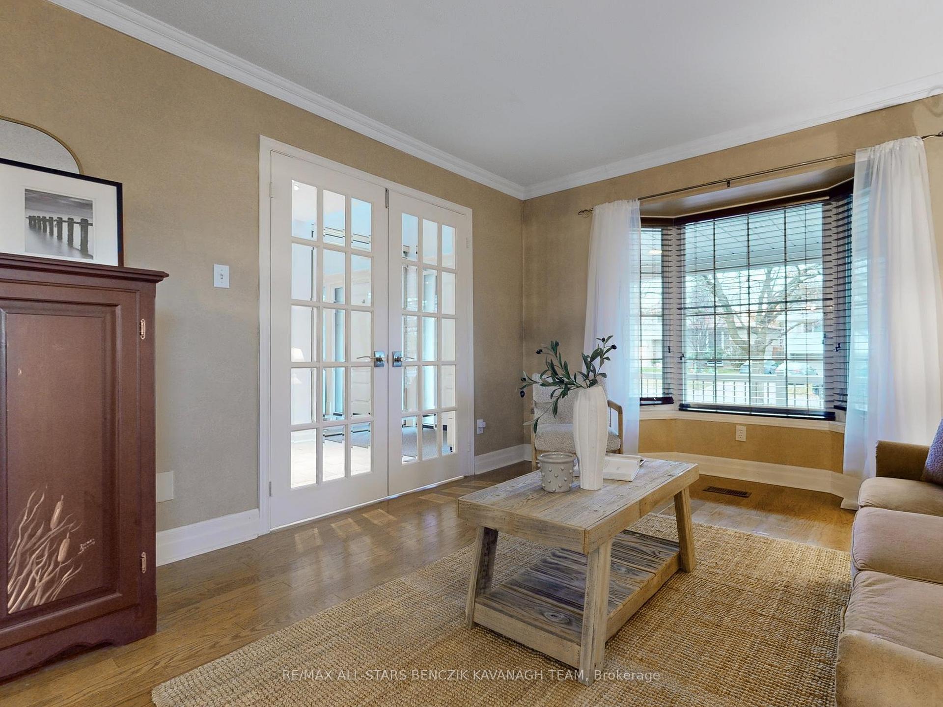 Photo 4 of 72 Sir Lancelot Drive, Markham, Markham Village — HOMEH