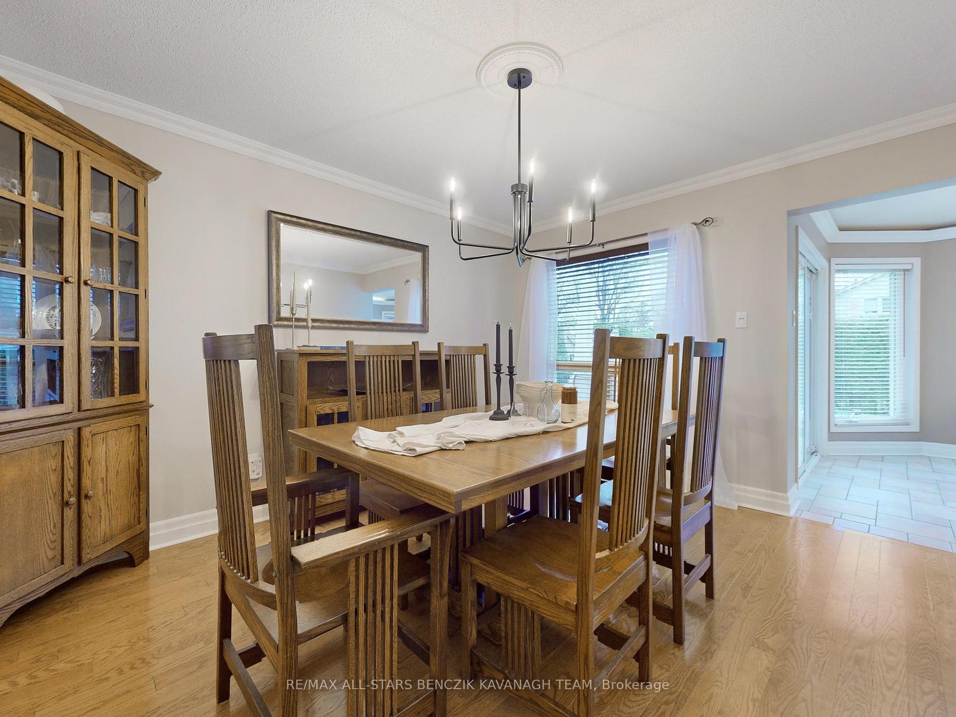 Photo 5 of 72 Sir Lancelot Drive, Markham, Markham Village — HOMEH