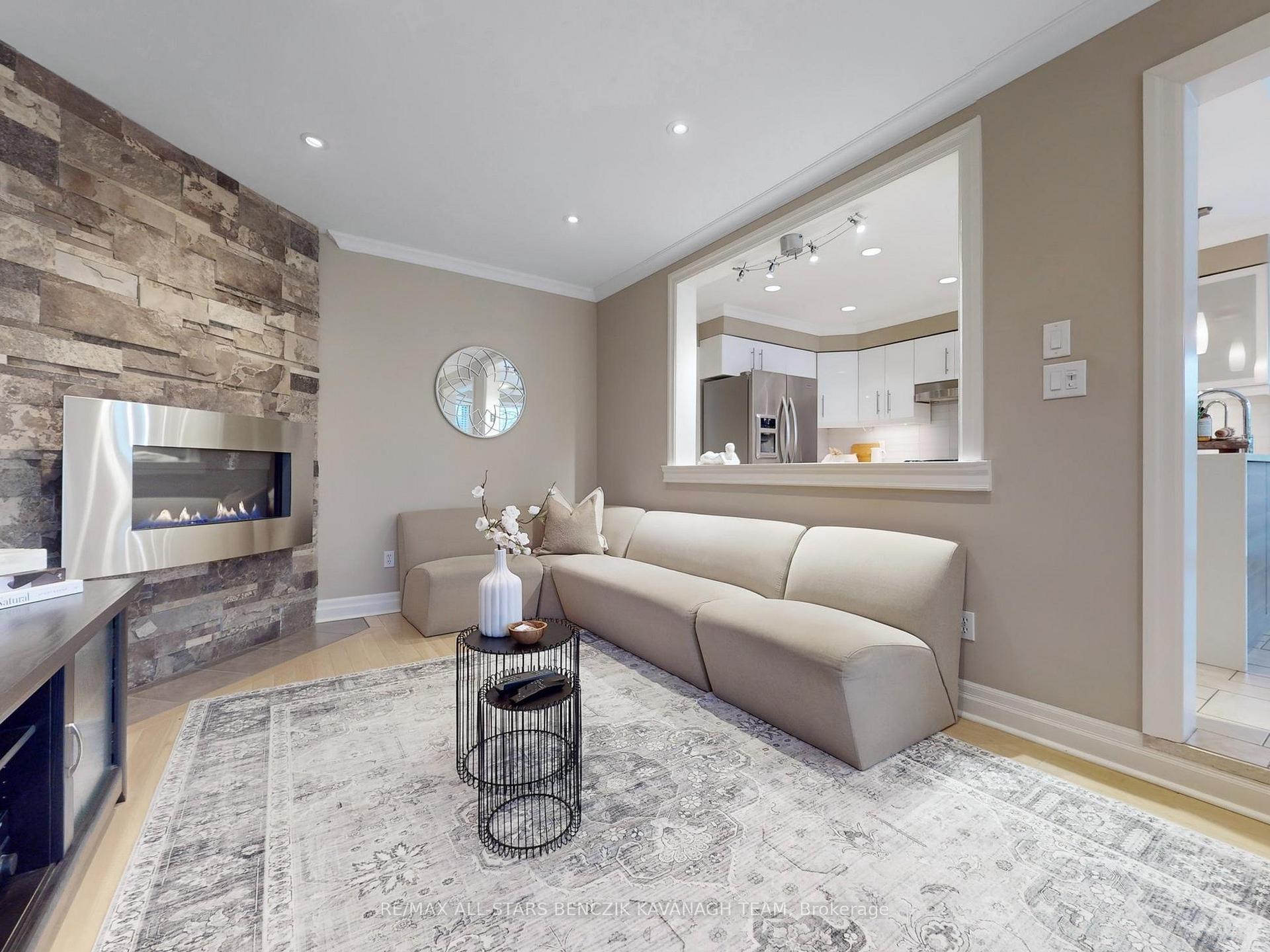 Photo 6 of 72 Sir Lancelot Drive, Markham, Markham Village — HOMEH