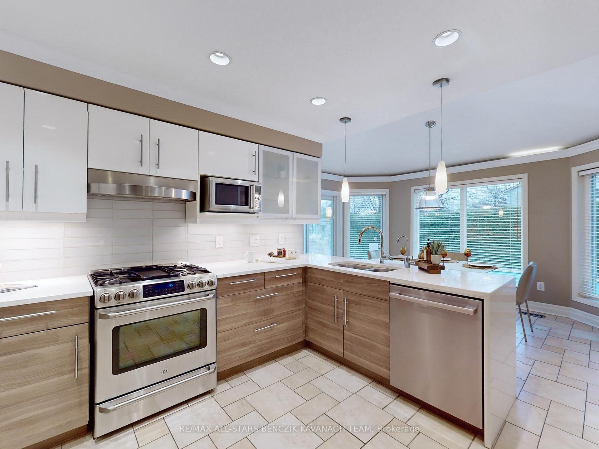 Photo 8 of 72 Sir Lancelot Drive, Markham, Markham Village — HOMEH