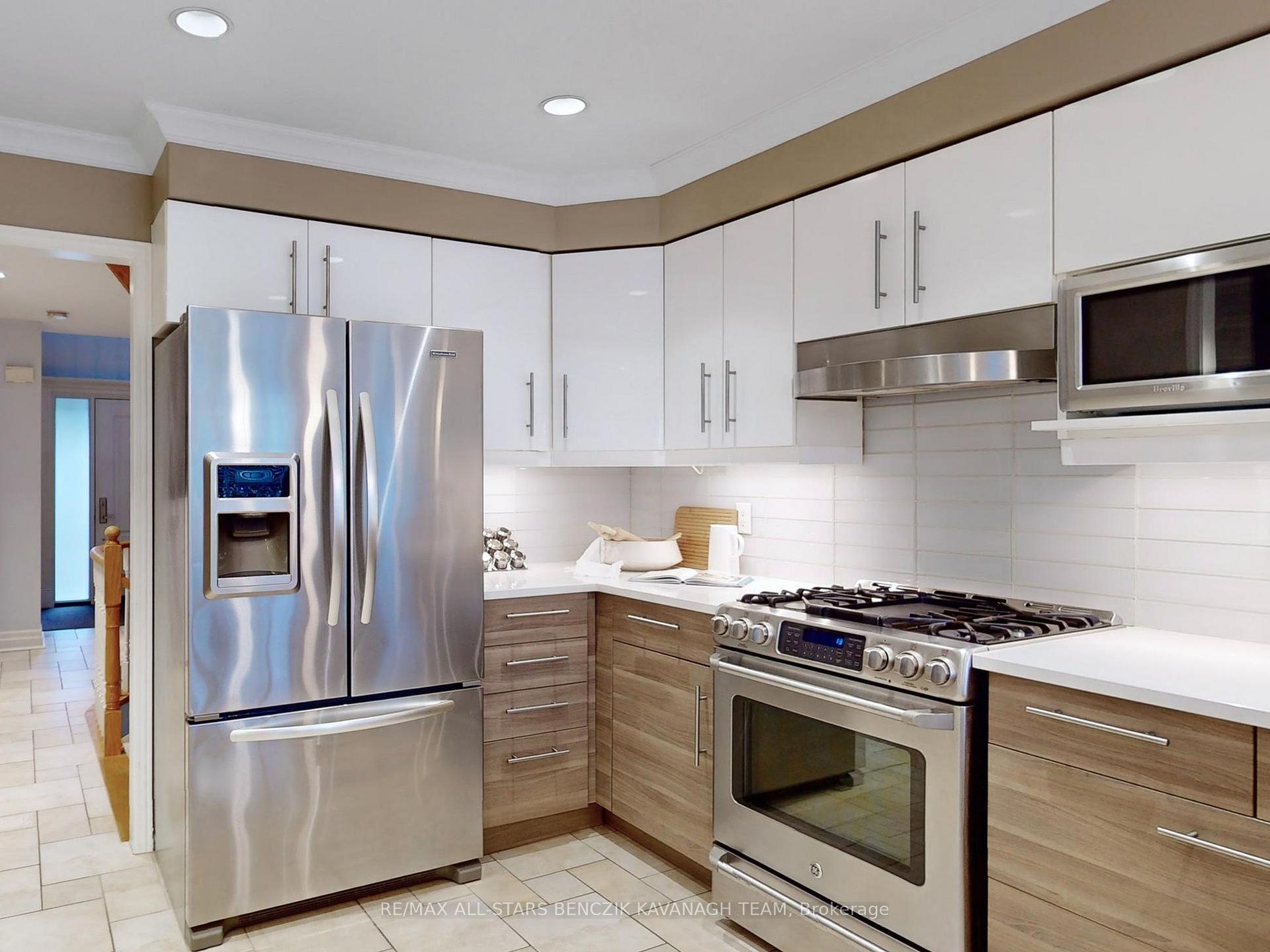 Photo 10 of 72 Sir Lancelot Drive, Markham, Markham Village — HOMEH
