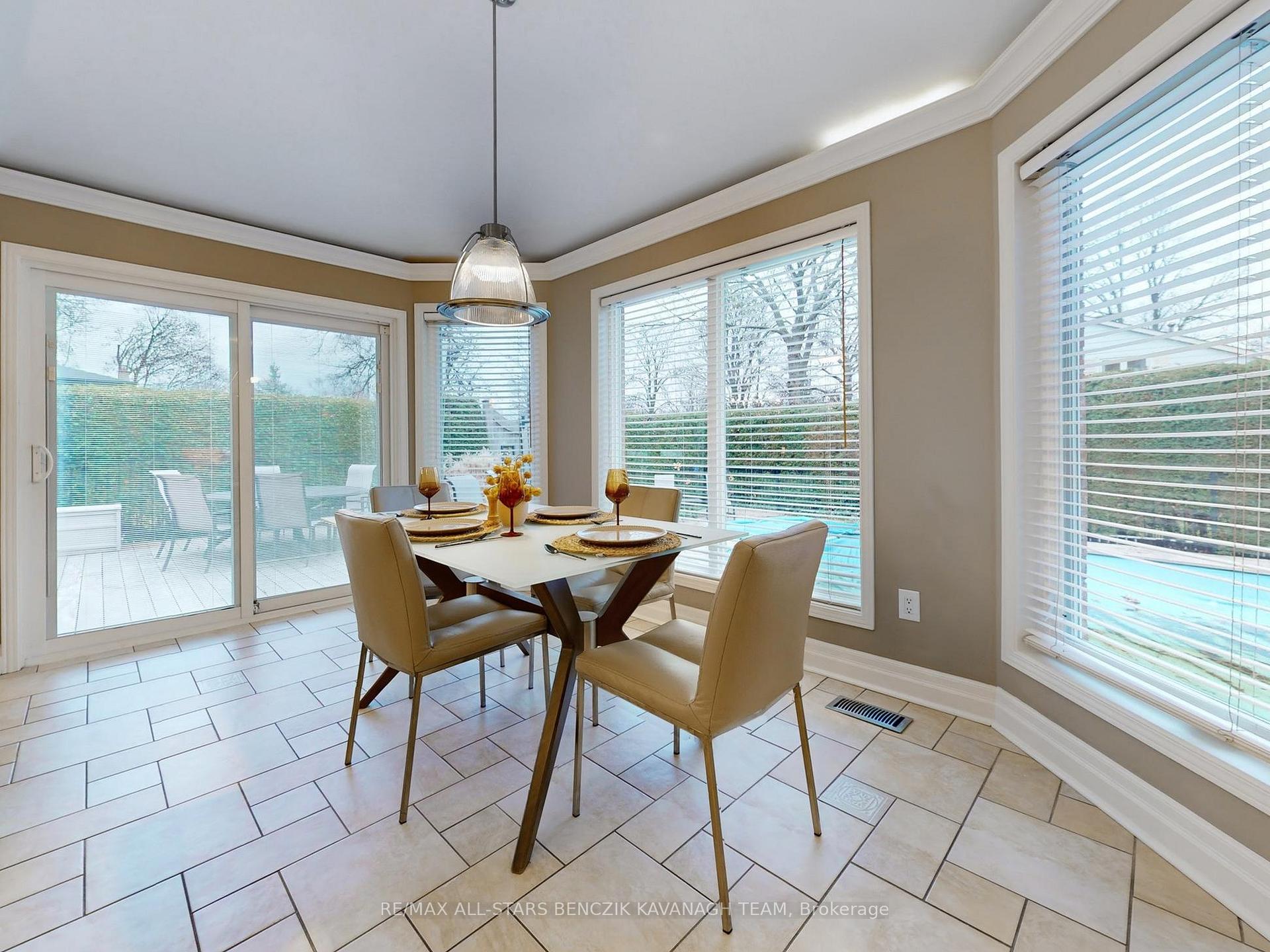 Photo 11 of 72 Sir Lancelot Drive, Markham, Markham Village — HOMEH