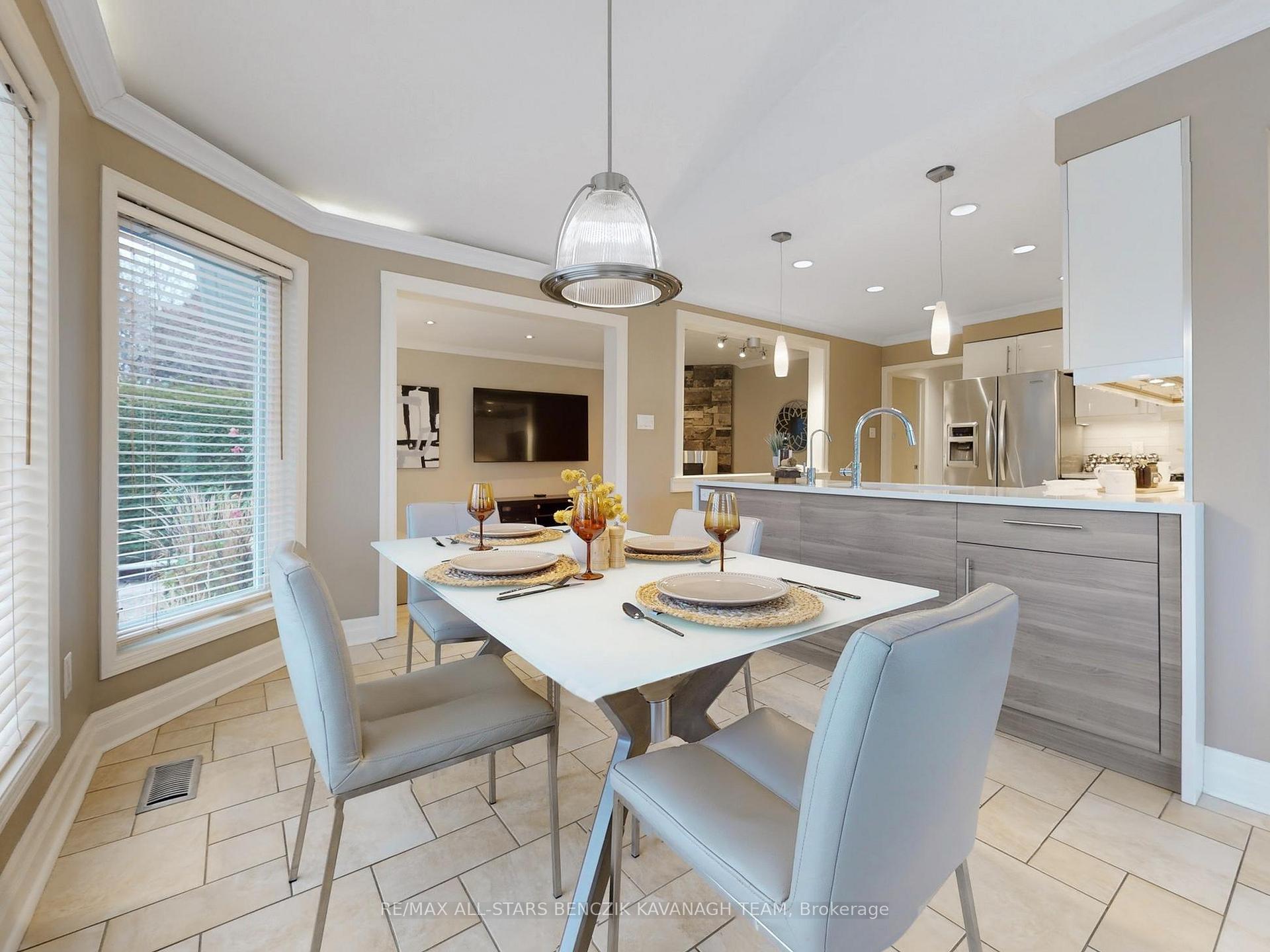 Photo 12 of 72 Sir Lancelot Drive, Markham, Markham Village — HOMEH