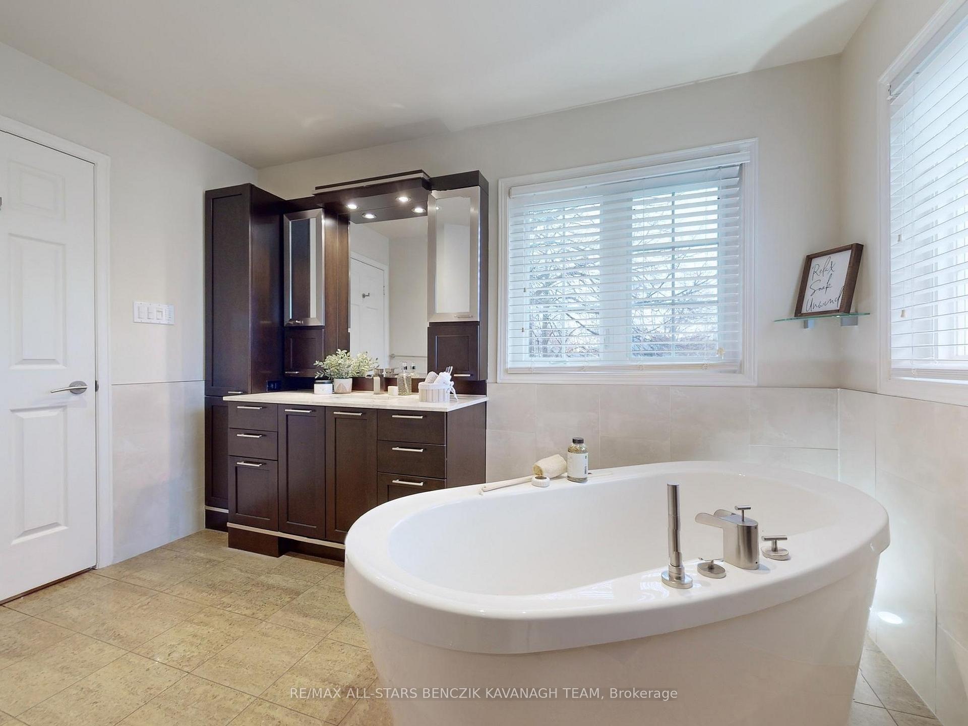 Photo 15 of 72 Sir Lancelot Drive, Markham, Markham Village — HOMEH