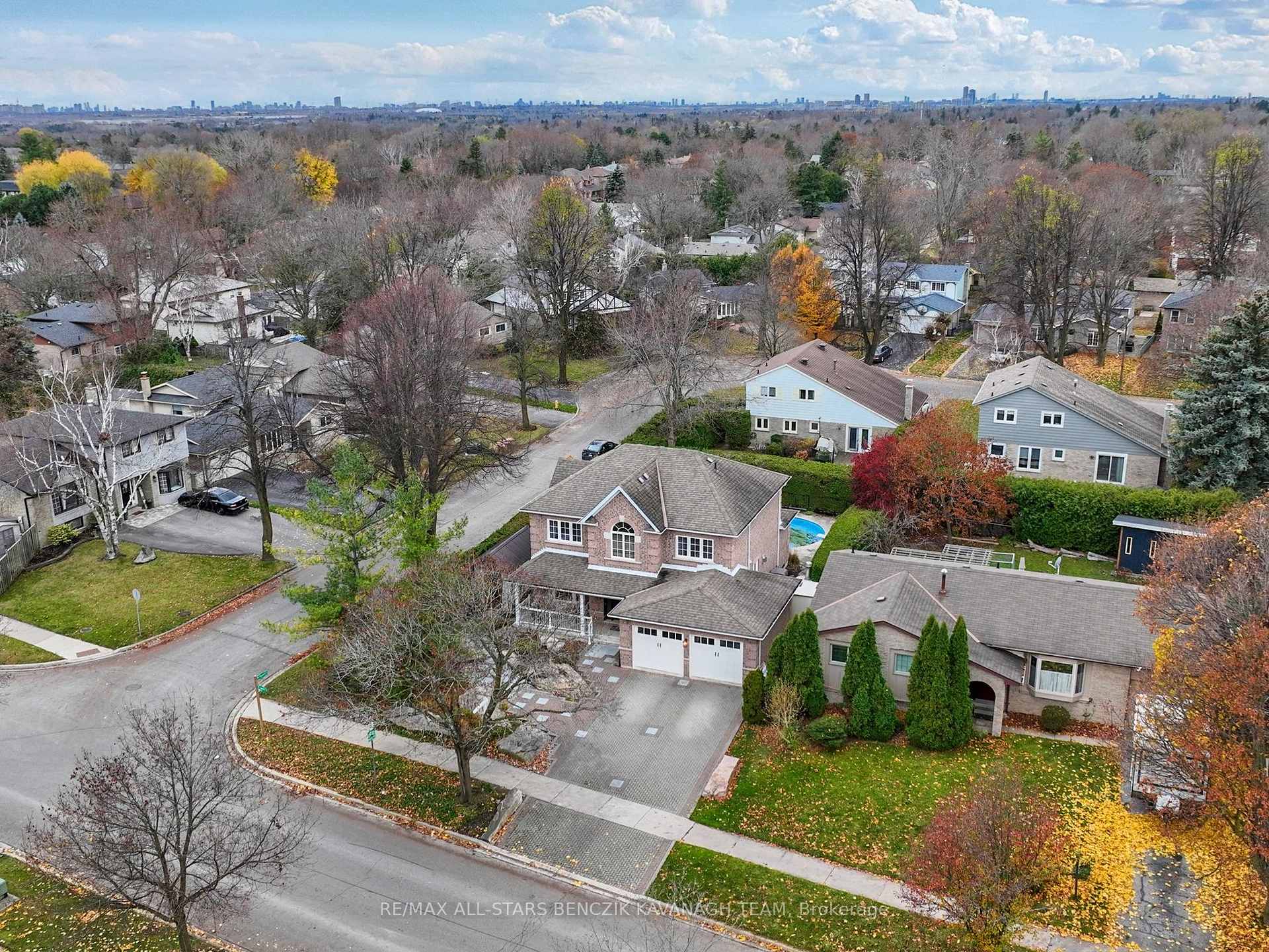 Photo 32 of 72 Sir Lancelot Drive, Markham, Markham Village — HOMEH