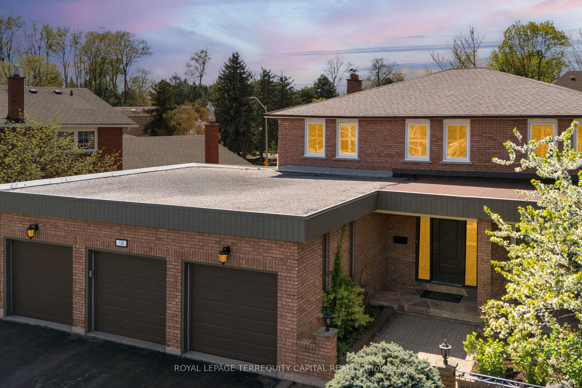 Photo 1 of 136 Villa Park Drive, Vaughan, East Woodbridge — HOMEH