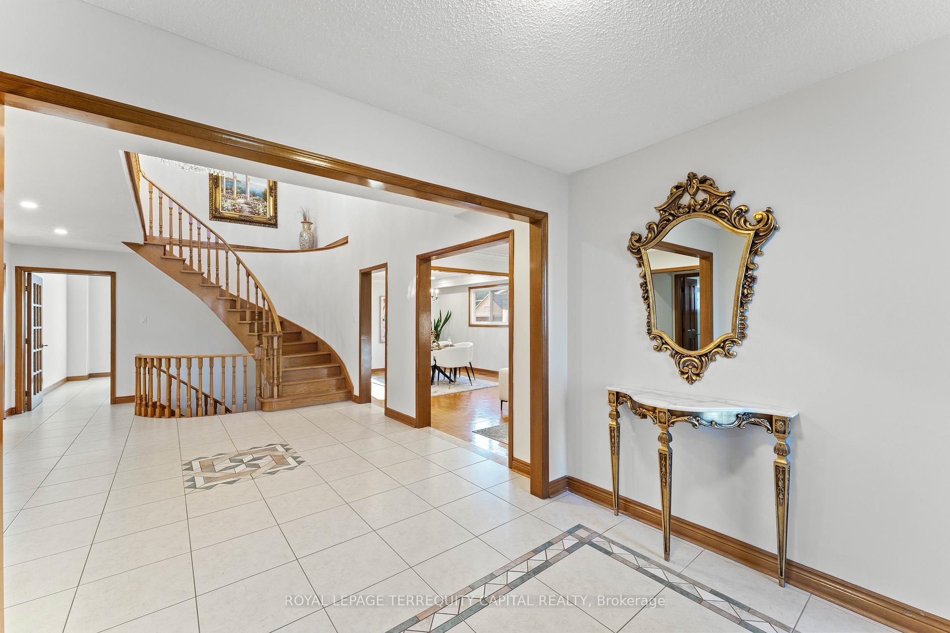 Photo 6 of 136 Villa Park Drive, Vaughan, East Woodbridge — HOMEH
