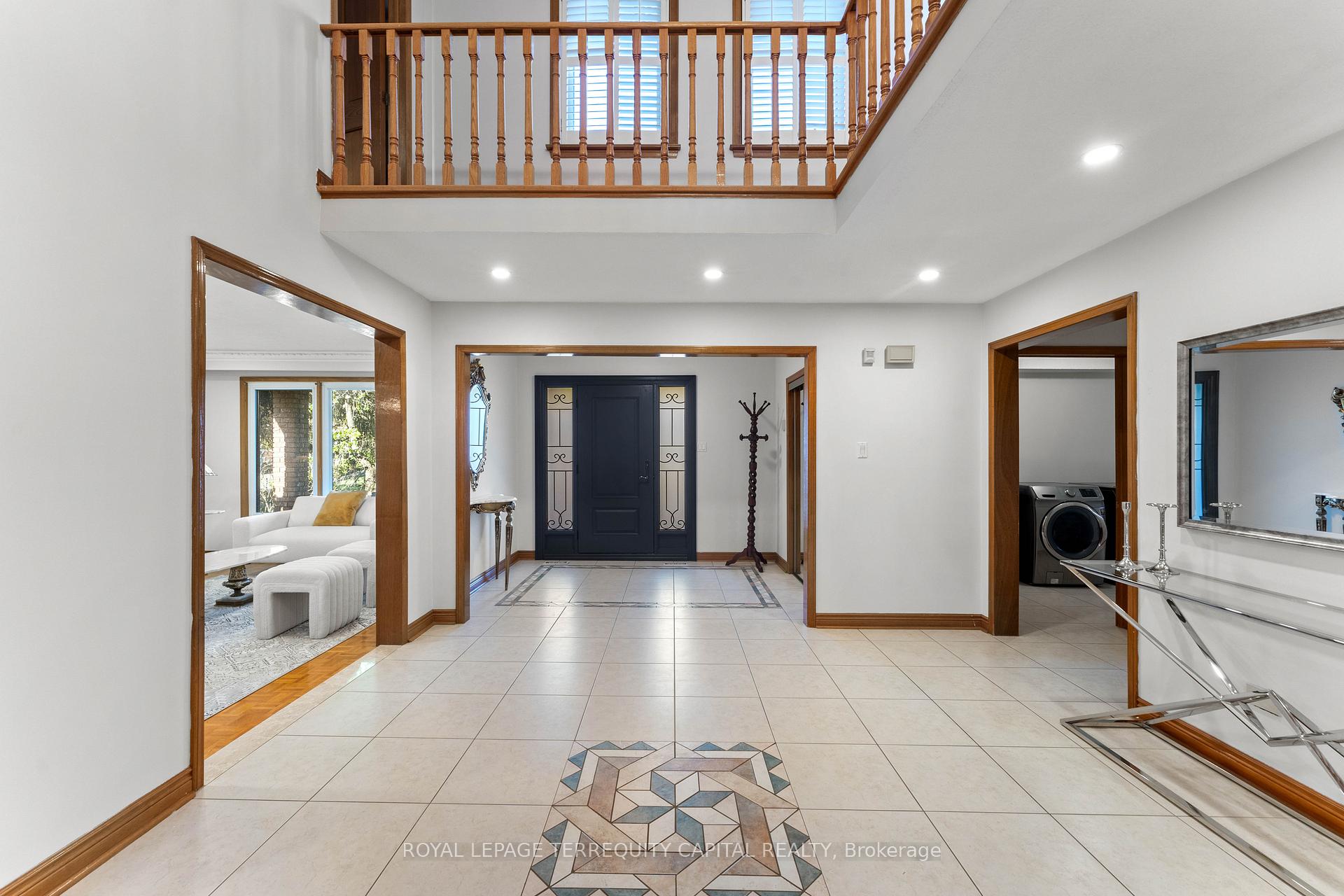 Photo 8 of 136 Villa Park Drive, Vaughan, East Woodbridge — HOMEH