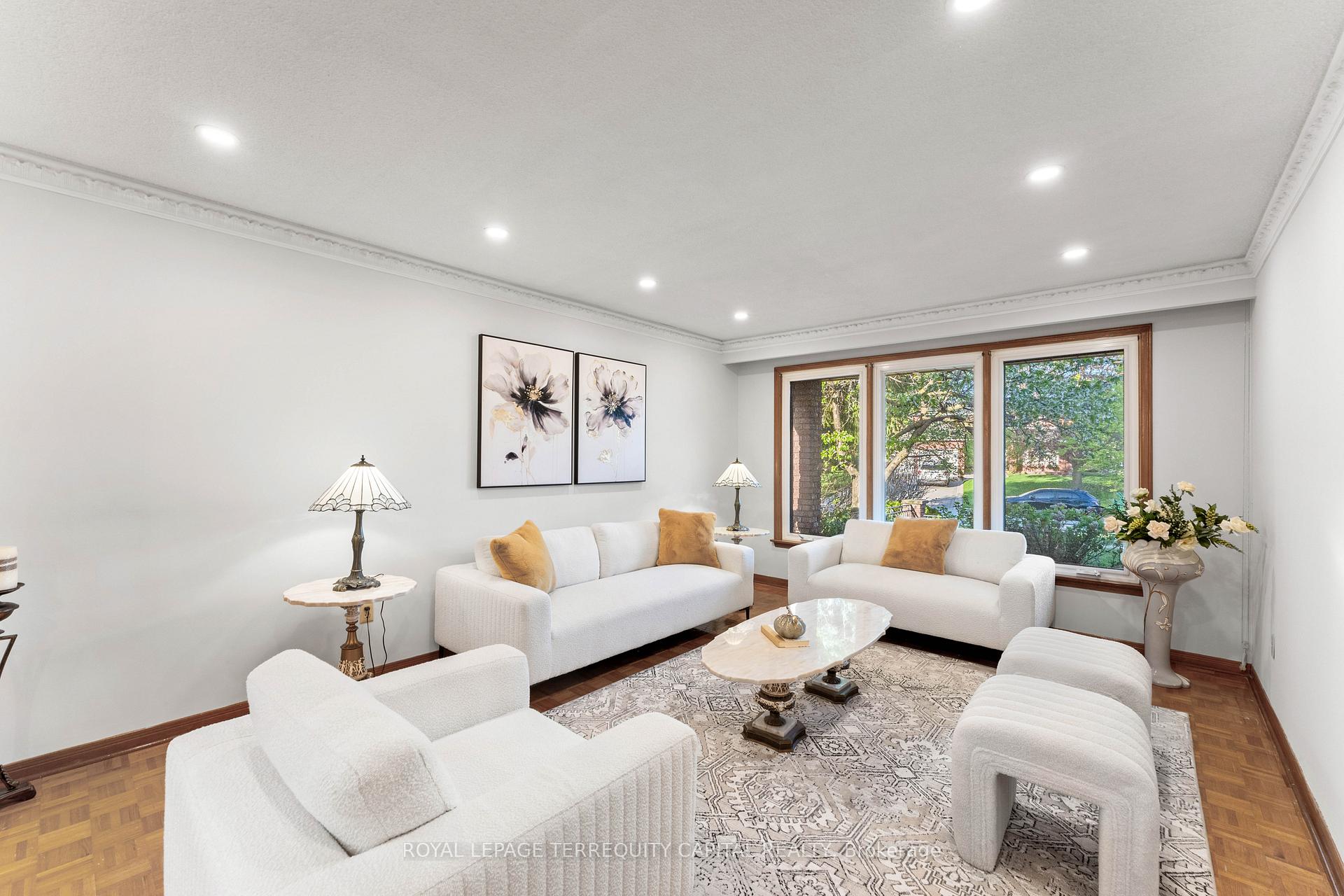 Photo 9 of 136 Villa Park Drive, Vaughan, East Woodbridge — HOMEH