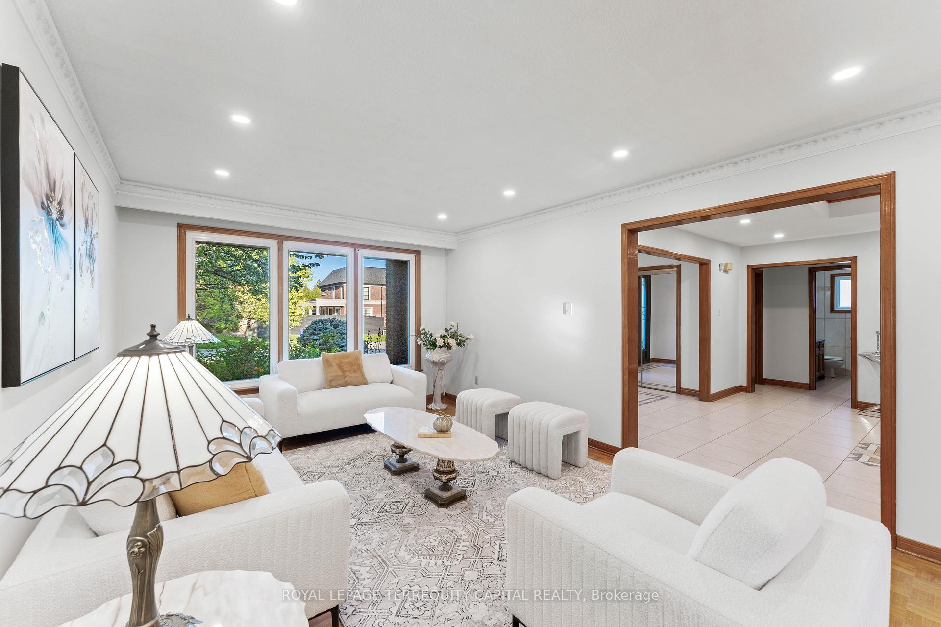 Photo 10 of 136 Villa Park Drive, Vaughan, East Woodbridge — HOMEH