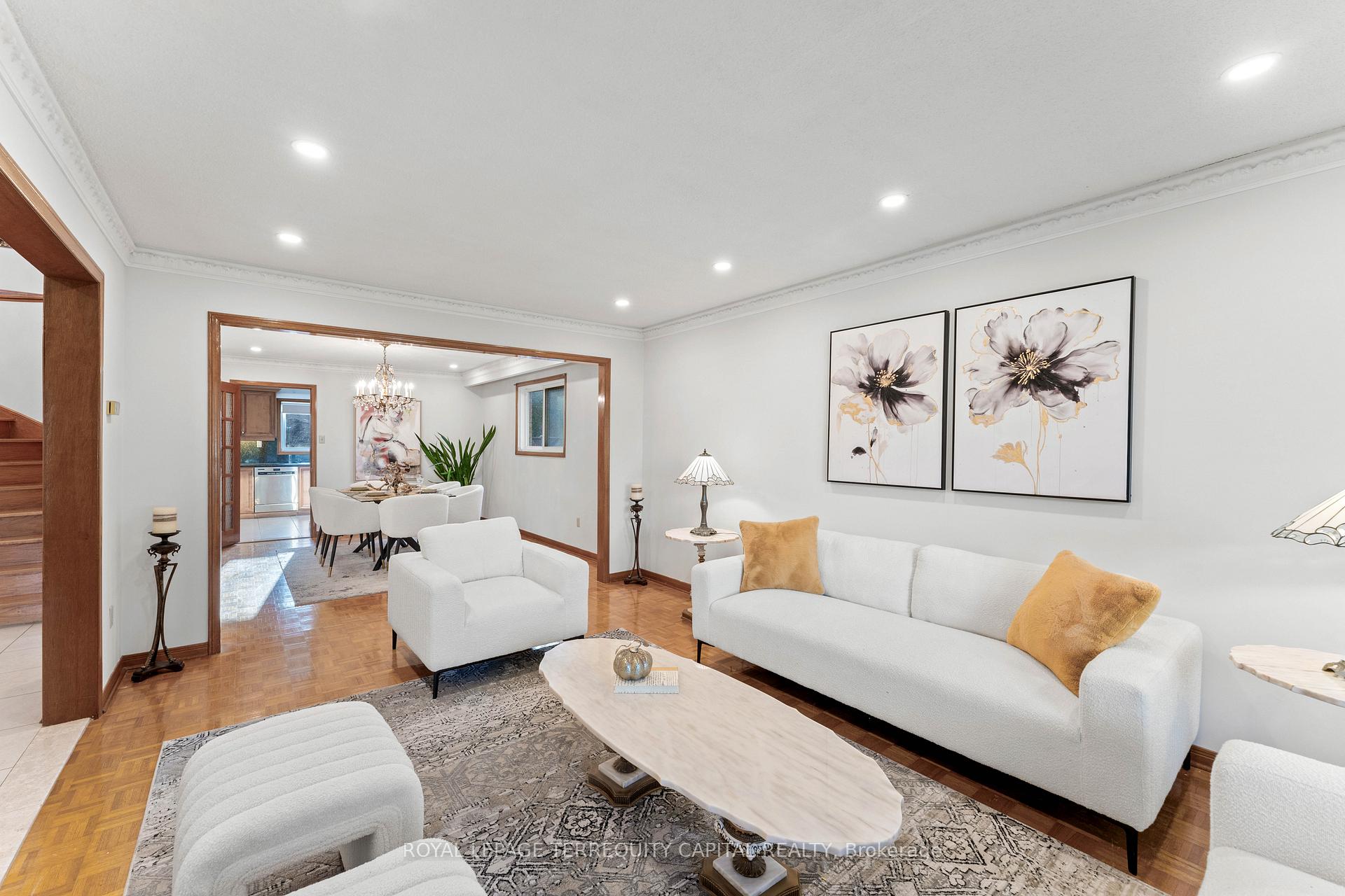 Photo 11 of 136 Villa Park Drive, Vaughan, East Woodbridge — HOMEH