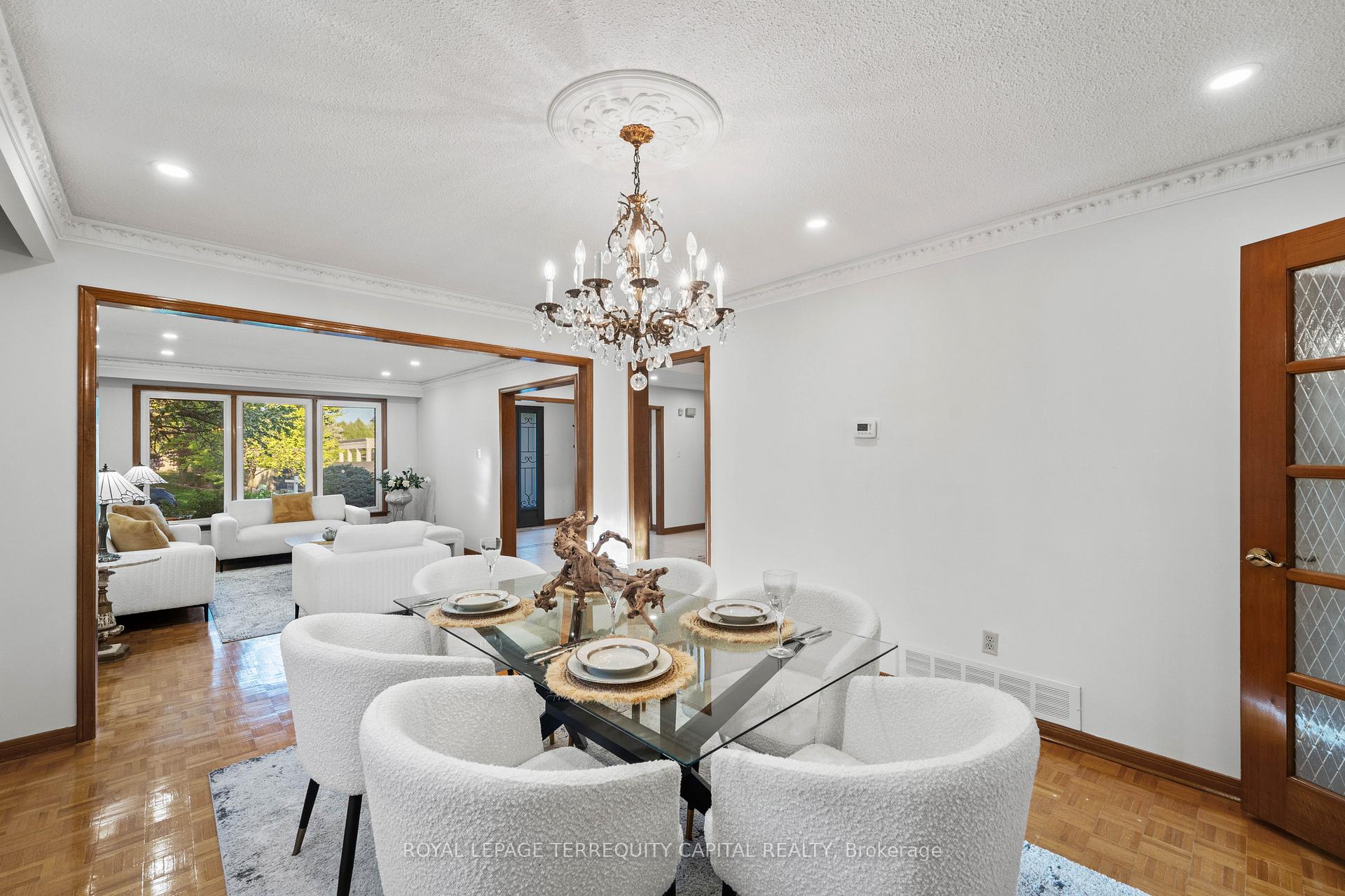 Photo 14 of 136 Villa Park Drive, Vaughan, East Woodbridge — HOMEH