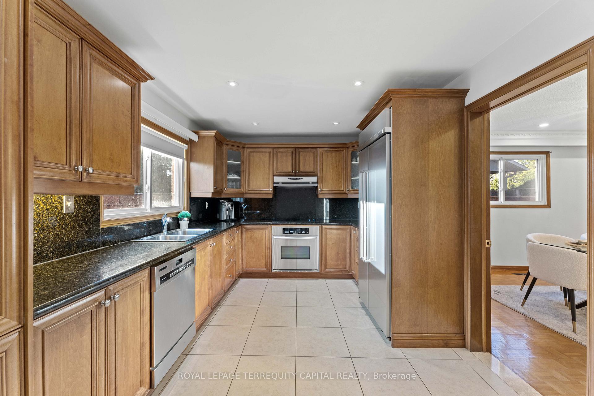Photo 16 of 136 Villa Park Drive, Vaughan, East Woodbridge — HOMEH