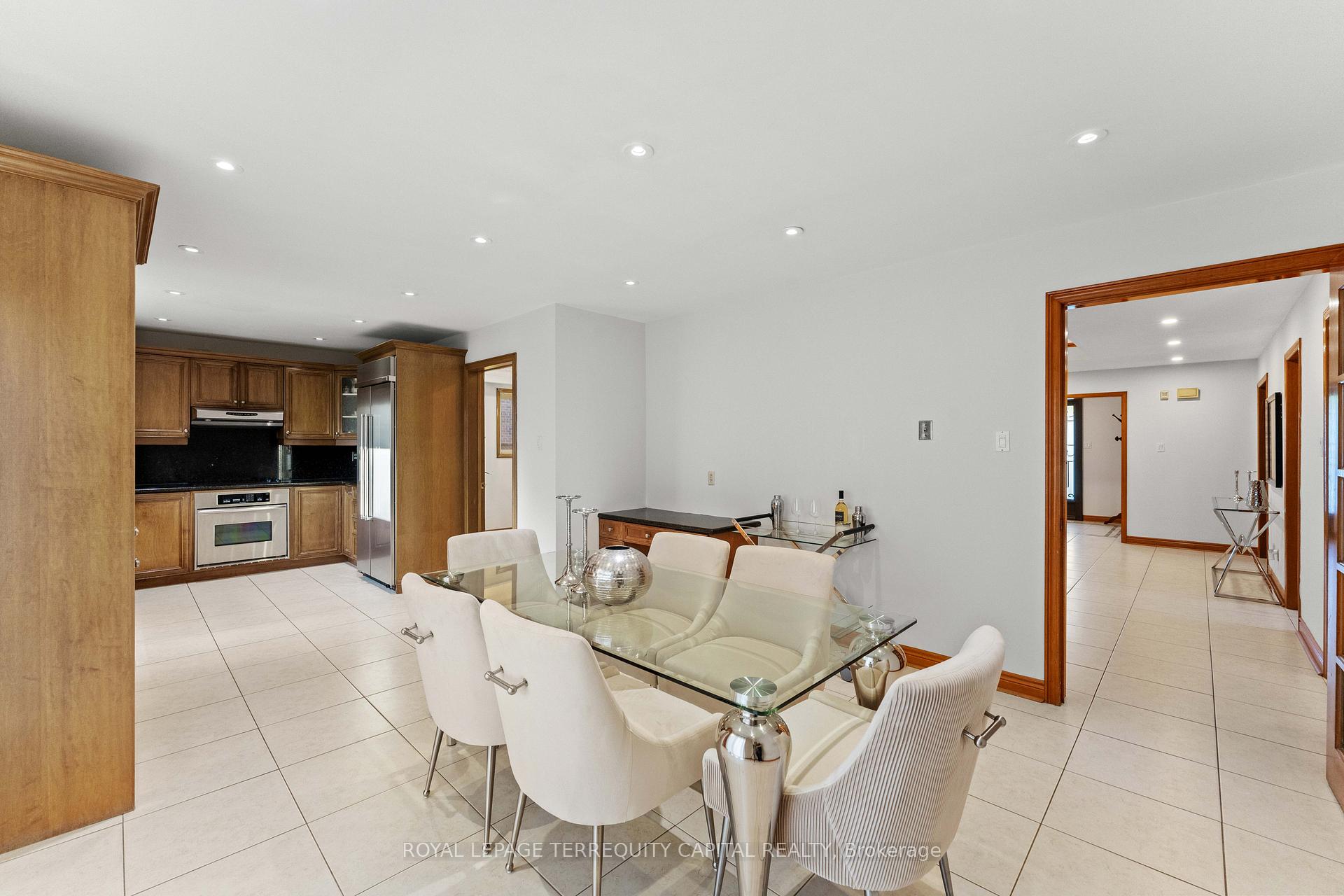 Photo 17 of 136 Villa Park Drive, Vaughan, East Woodbridge — HOMEH