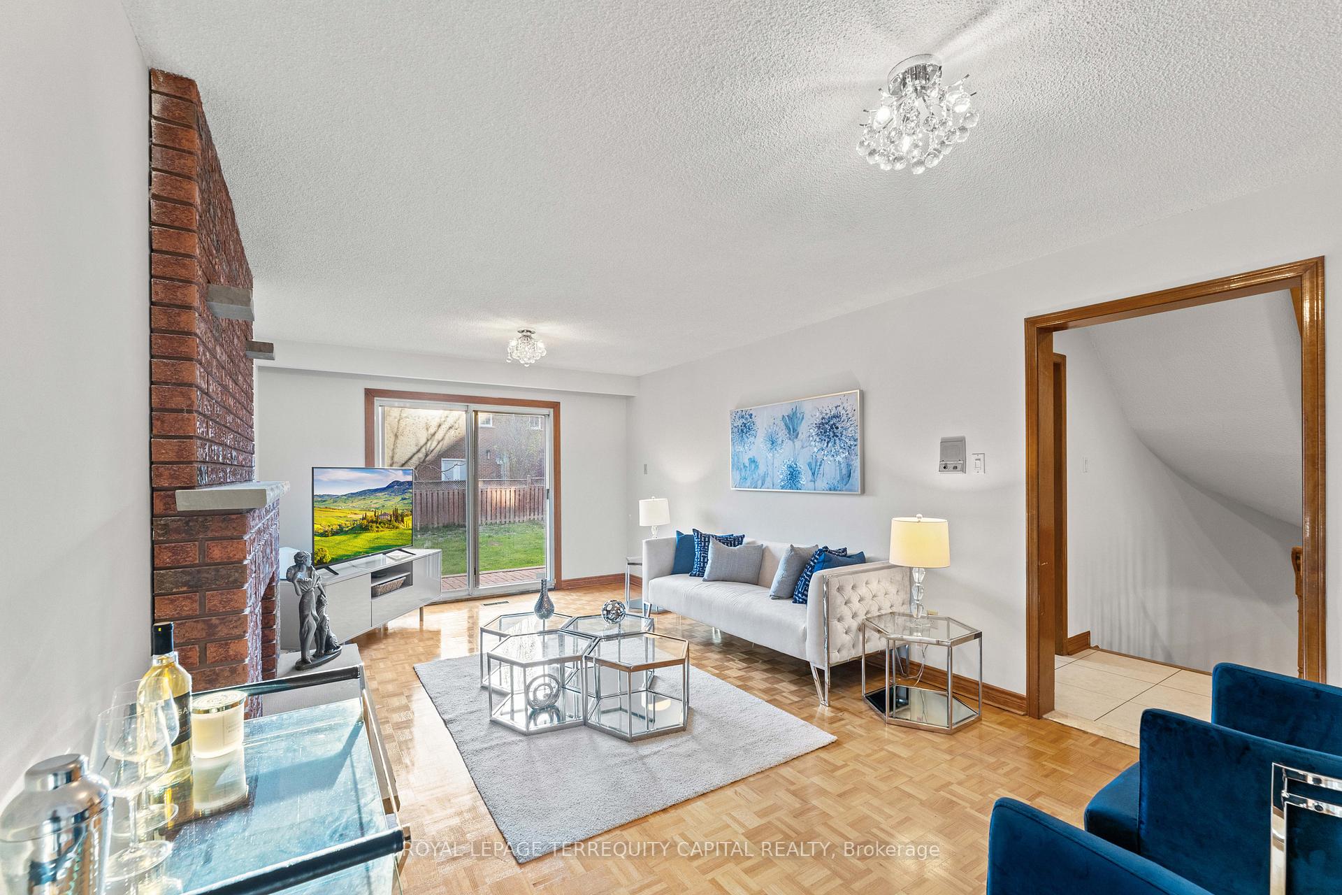Photo 21 of 136 Villa Park Drive, Vaughan, East Woodbridge — HOMEH