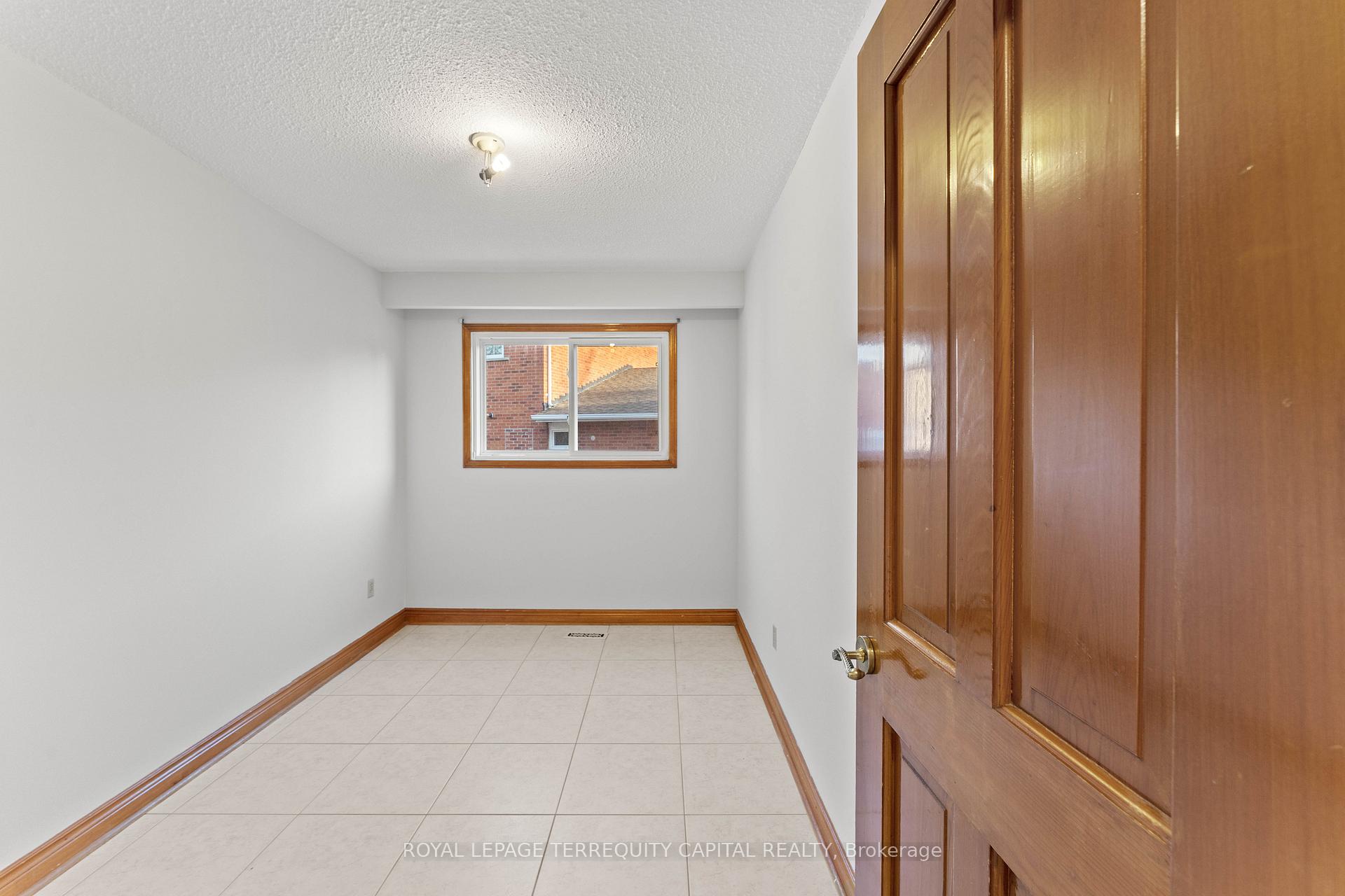 Photo 22 of 136 Villa Park Drive, Vaughan, East Woodbridge — HOMEH