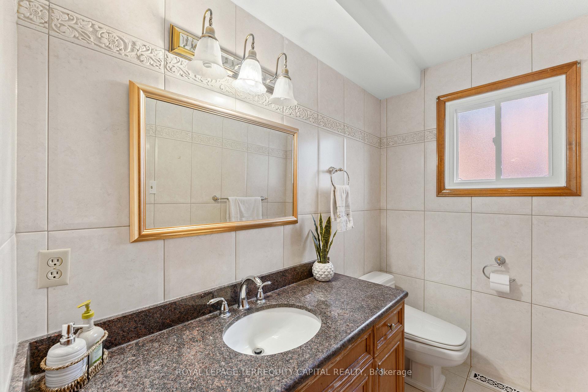 Photo 23 of 136 Villa Park Drive, Vaughan, East Woodbridge — HOMEH