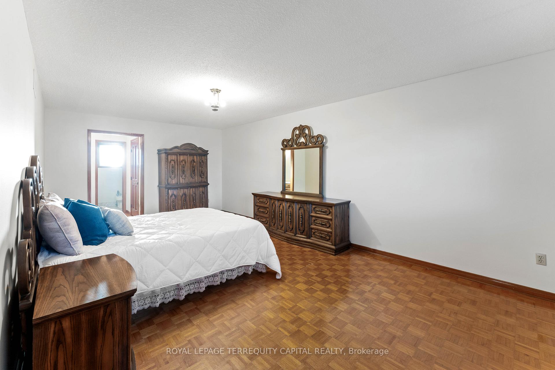 Photo 28 of 136 Villa Park Drive, Vaughan, East Woodbridge — HOMEH