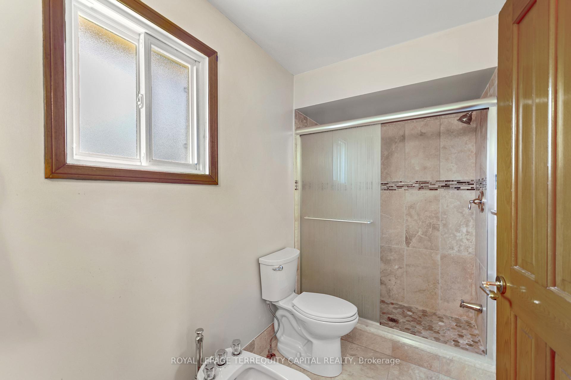 Photo 31 of 136 Villa Park Drive, Vaughan, East Woodbridge — HOMEH