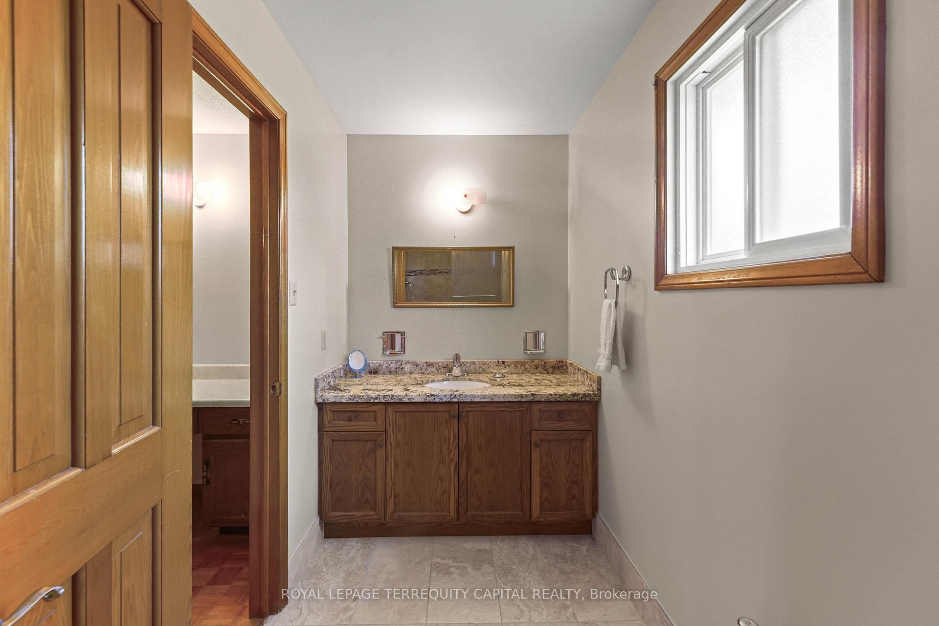 Photo 32 of 136 Villa Park Drive, Vaughan, East Woodbridge — HOMEH