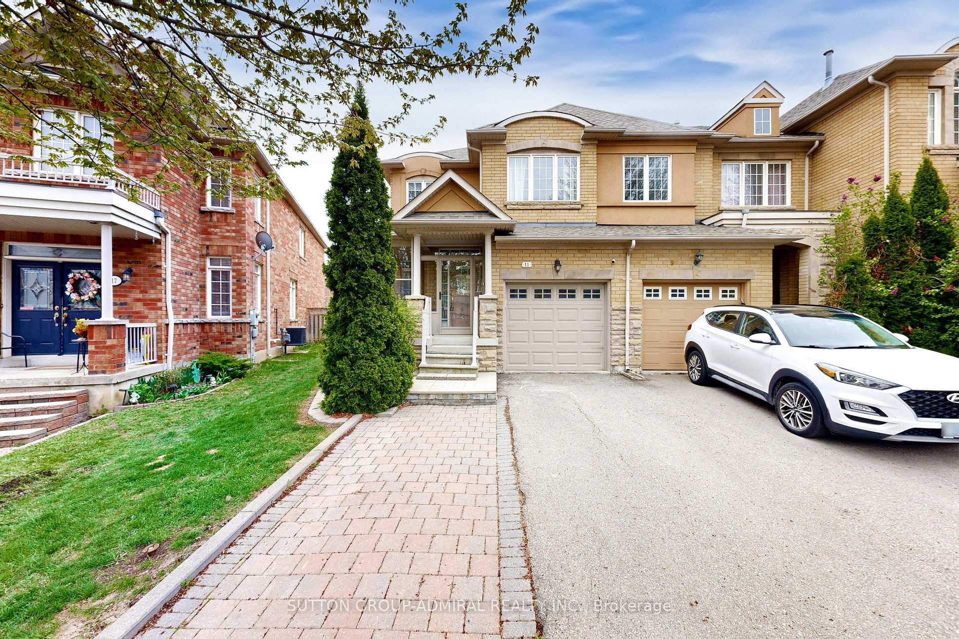 Photo 1 of 11 Mosswood Road, Vaughan, Patterson — HOMEH