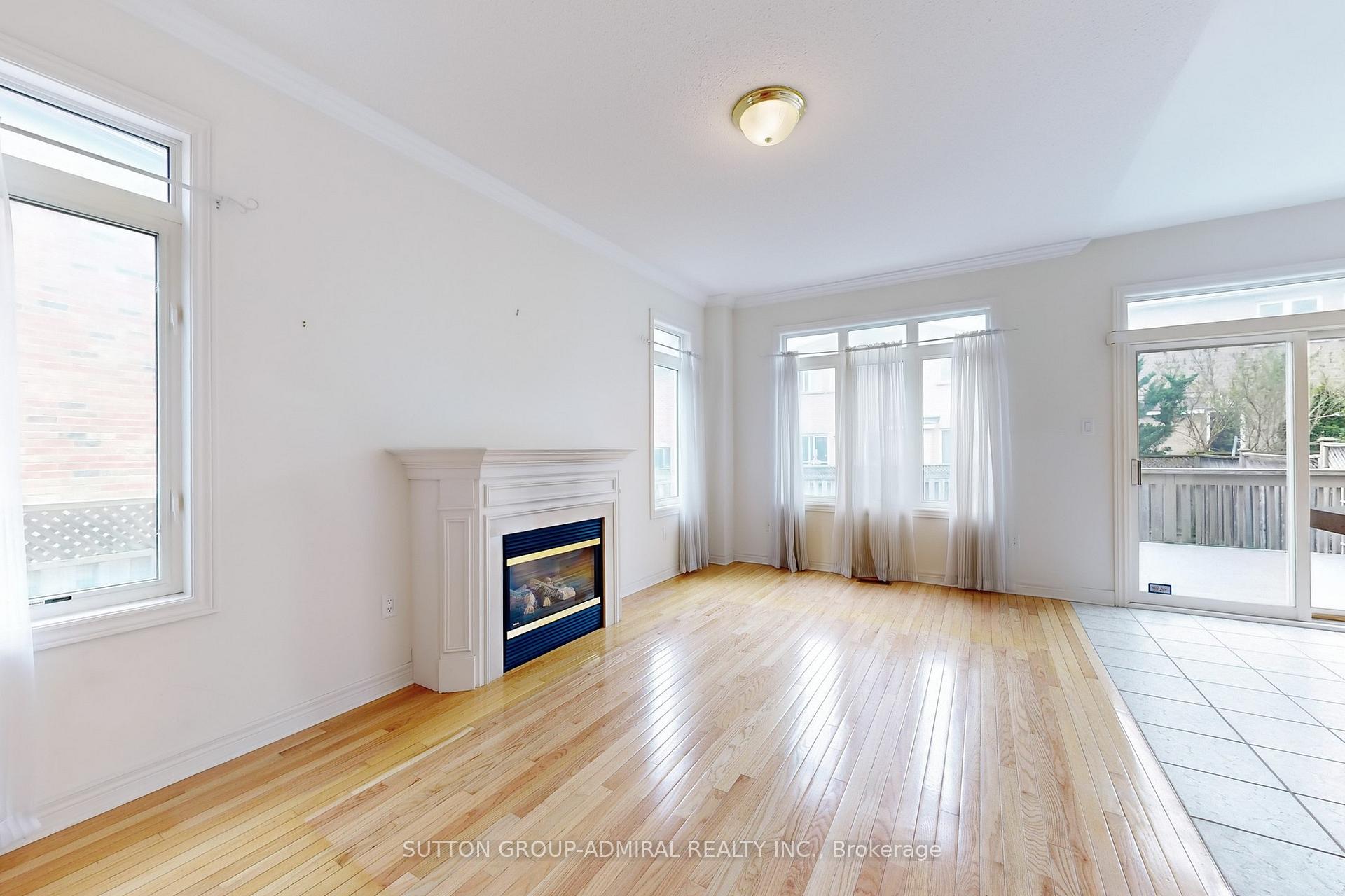 Photo 5 of 11 Mosswood Road, Vaughan, Patterson — HOMEH