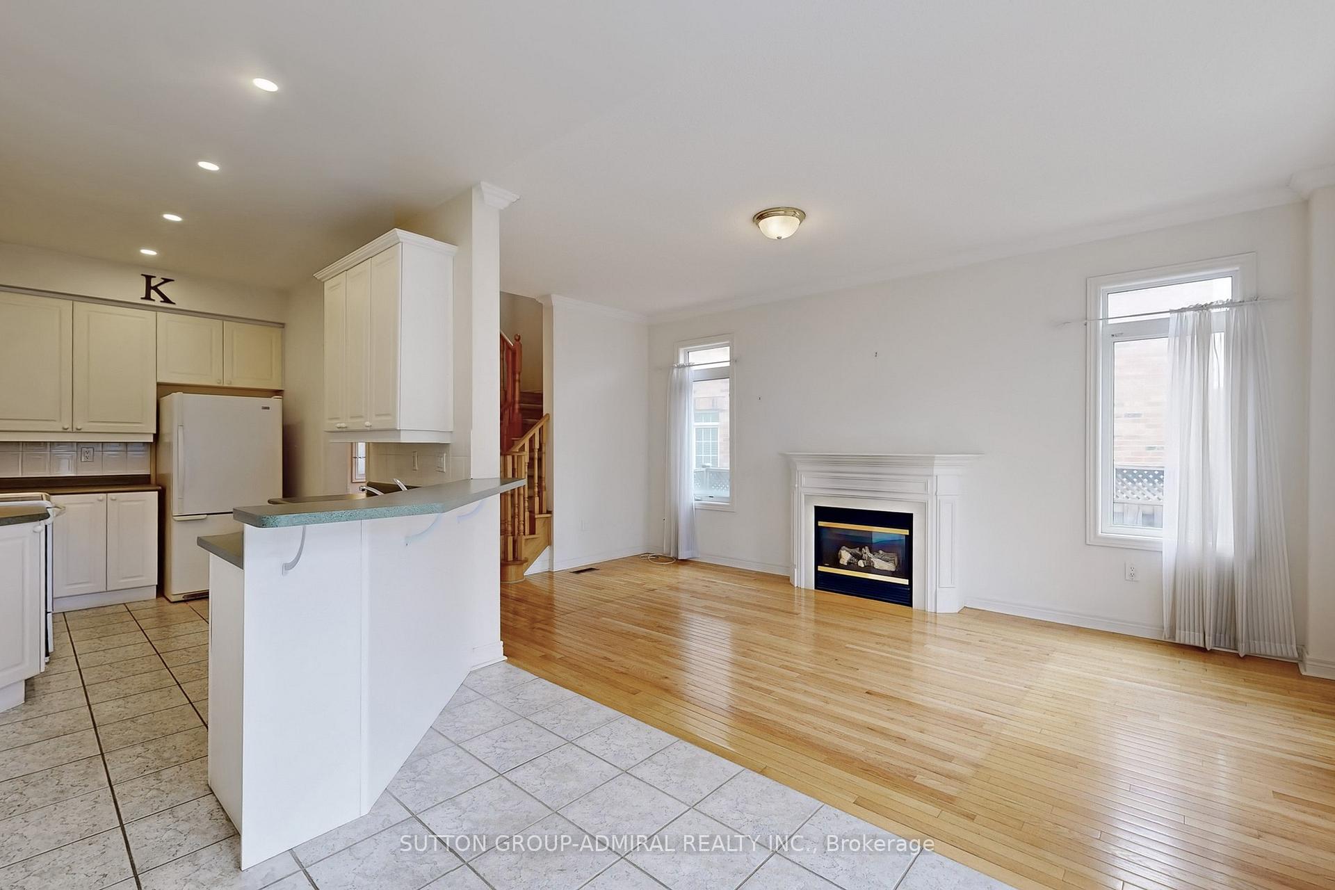 Photo 14 of 11 Mosswood Road, Vaughan, Patterson — HOMEH