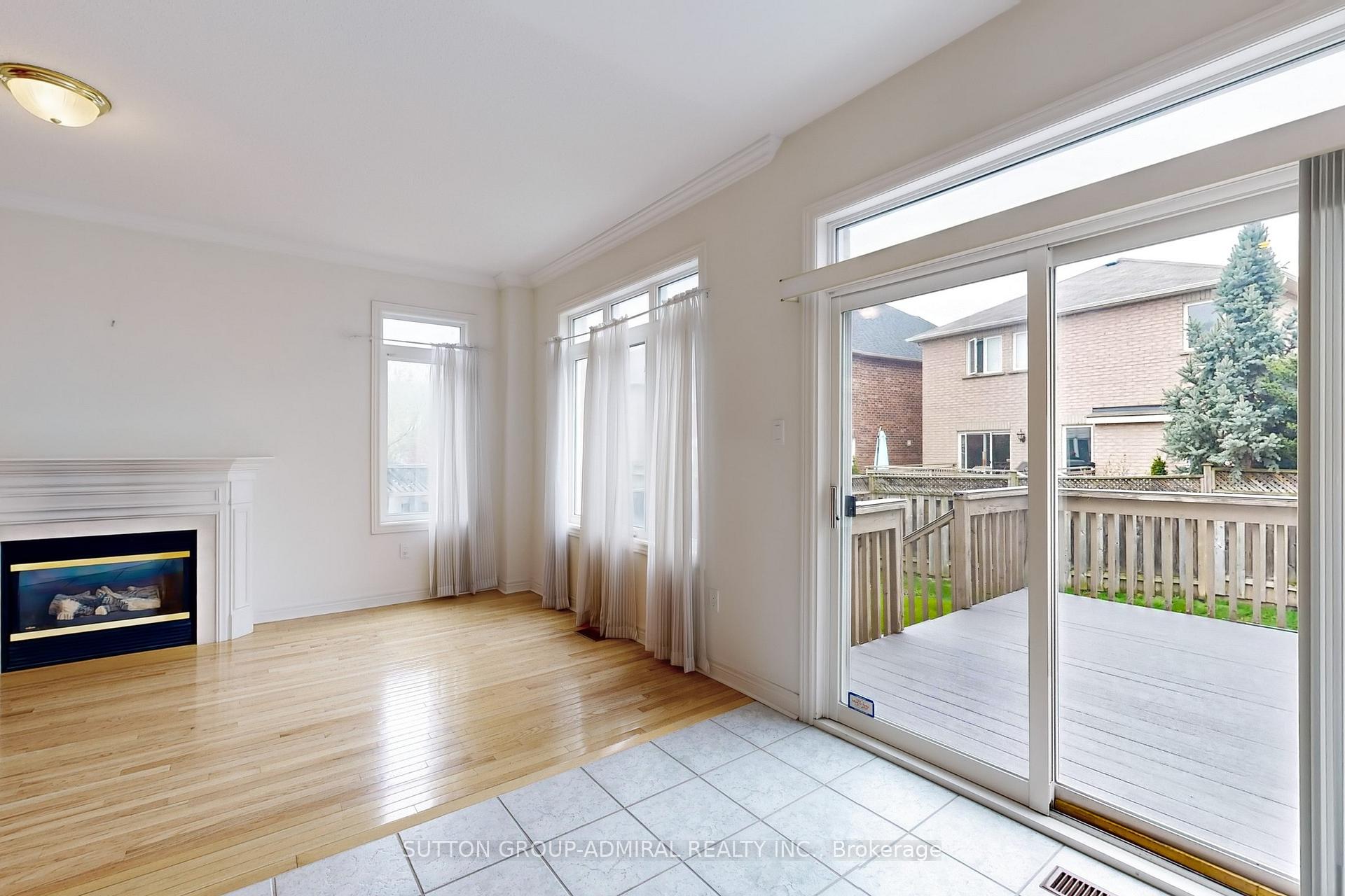 Photo 15 of 11 Mosswood Road, Vaughan, Patterson — HOMEH