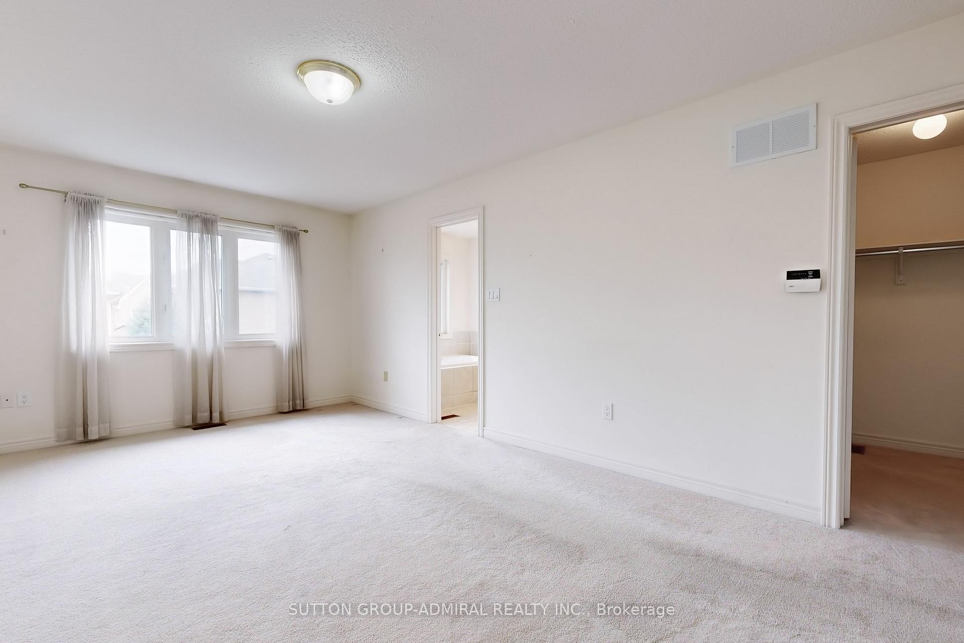 Photo 17 of 11 Mosswood Road, Vaughan, Patterson — HOMEH