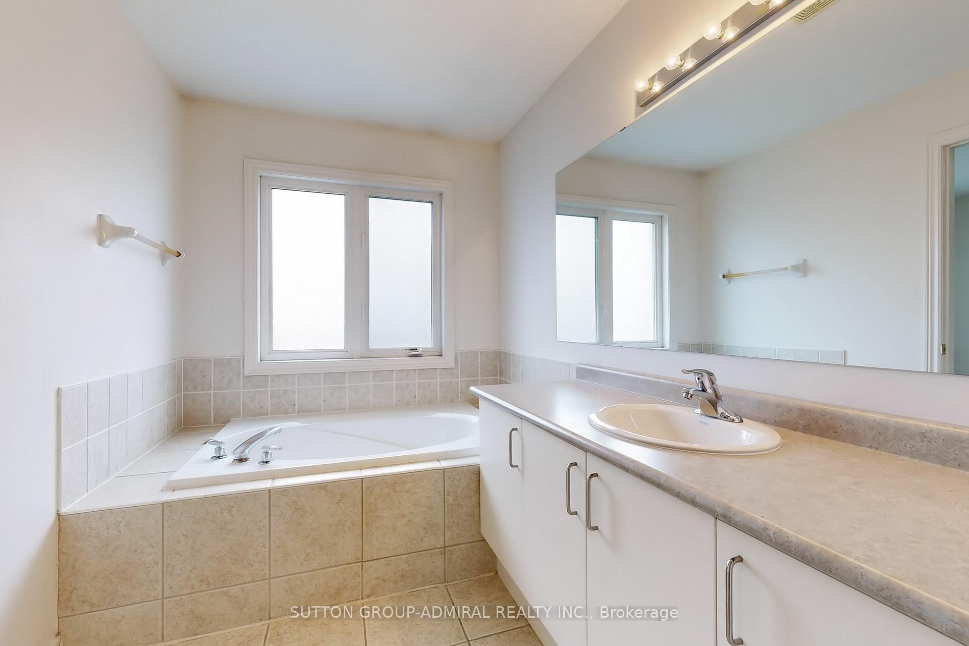 Photo 18 of 11 Mosswood Road, Vaughan, Patterson — HOMEH