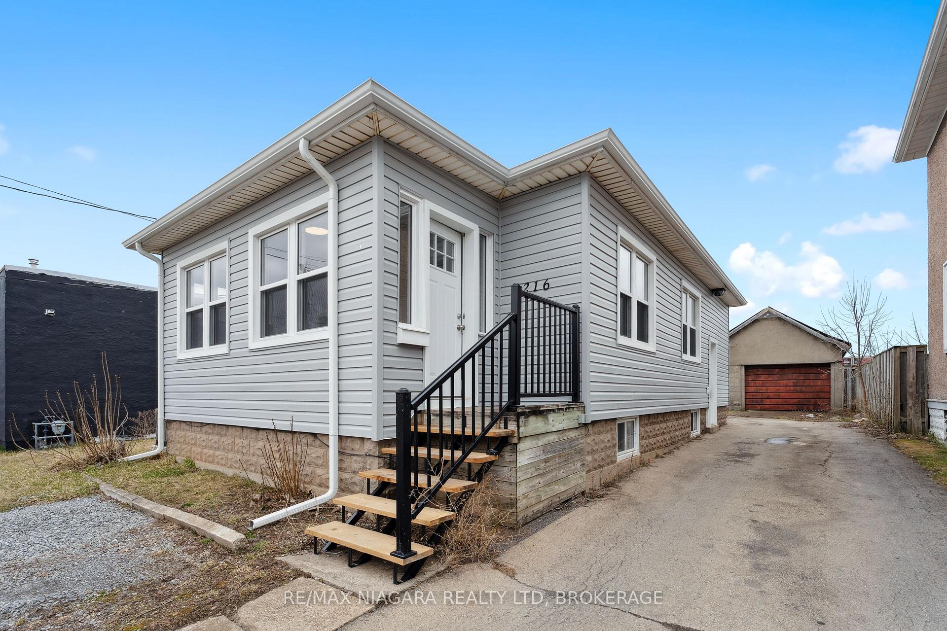 Photo 1 of 216 Burgar Street, Welland, Welland Downtown — HOMEH