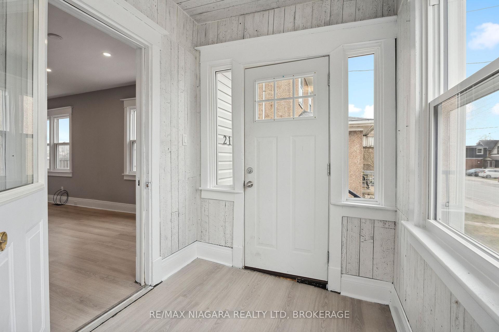 Photo 3 of 216 Burgar Street, Welland, Welland Downtown — HOMEH