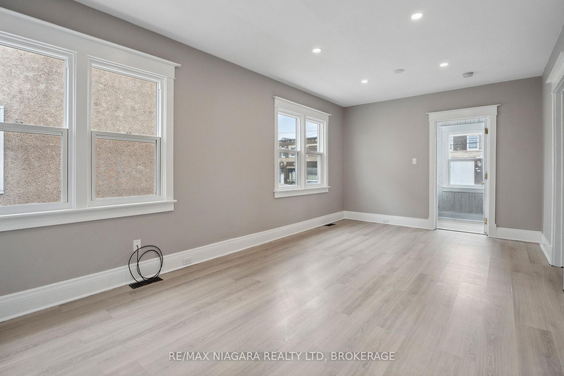 Photo 6 of 216 Burgar Street, Welland, Welland Downtown — HOMEH