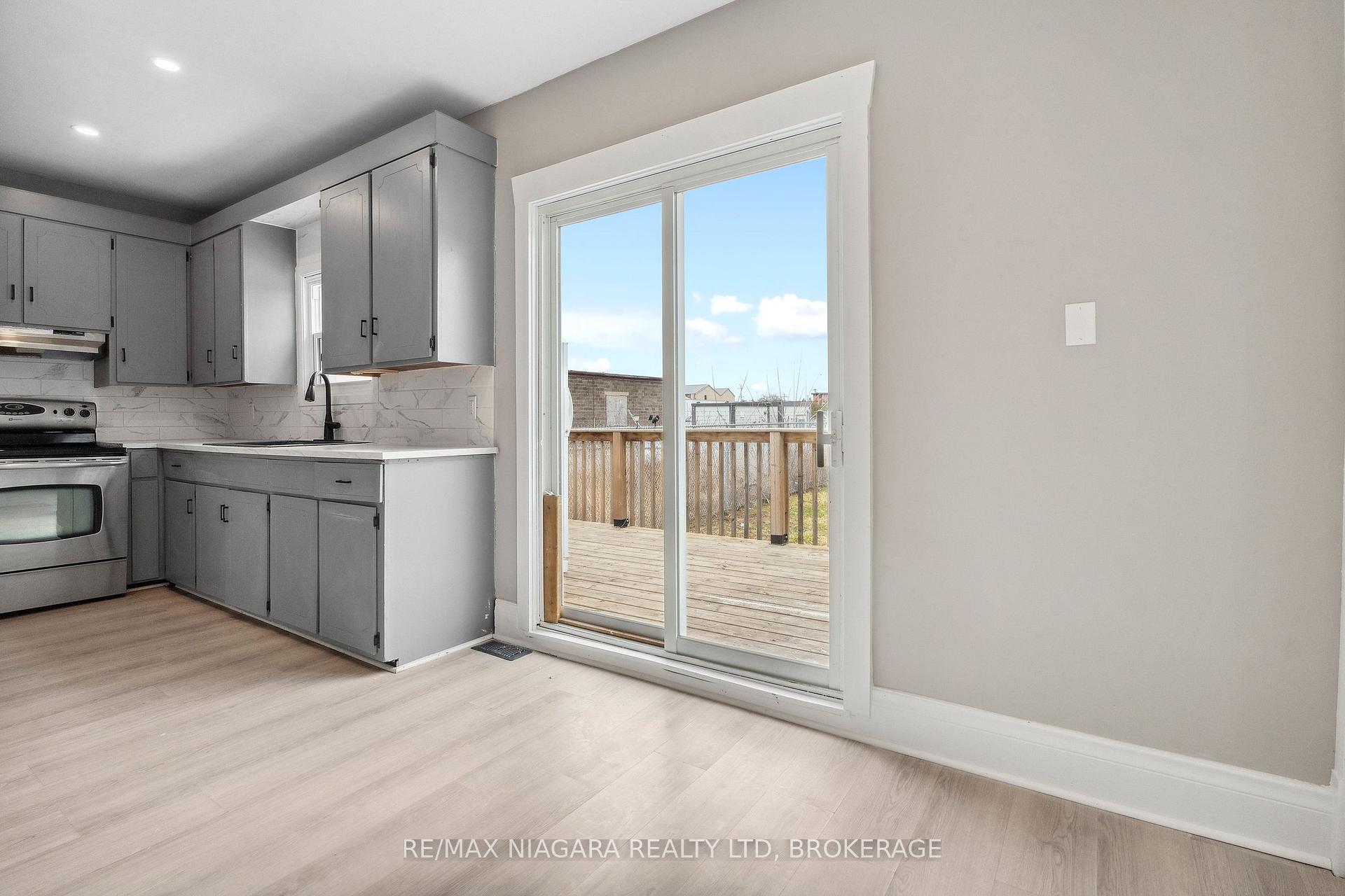 Photo 7 of 216 Burgar Street, Welland, Welland Downtown — HOMEH
