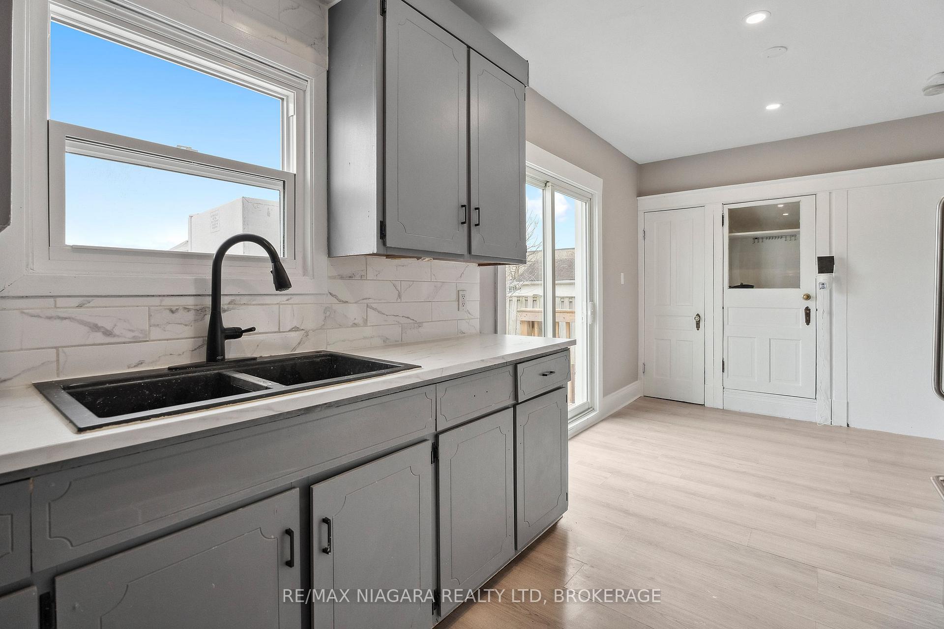 Photo 9 of 216 Burgar Street, Welland, Welland Downtown — HOMEH