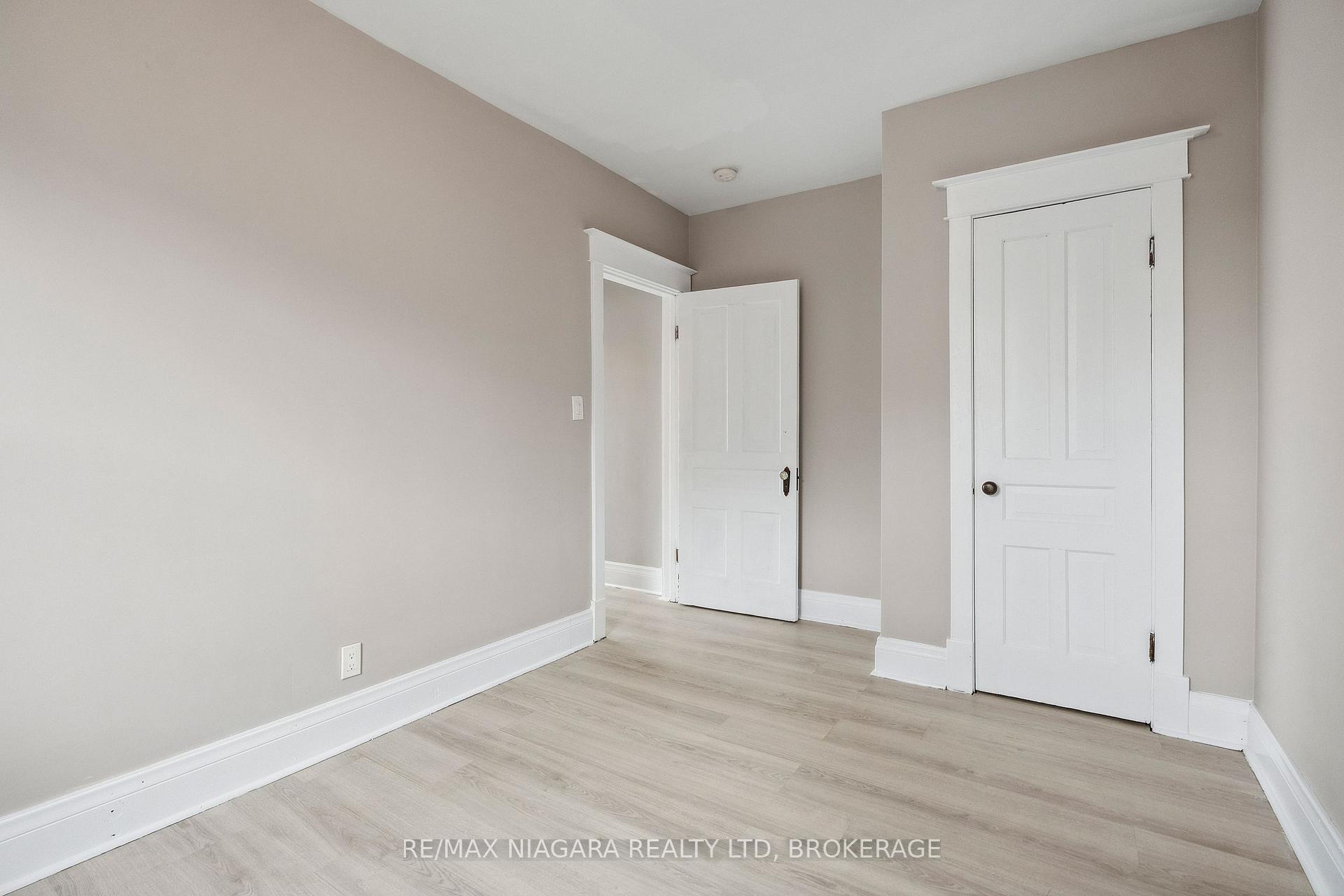 Photo 12 of 216 Burgar Street, Welland, Welland Downtown — HOMEH