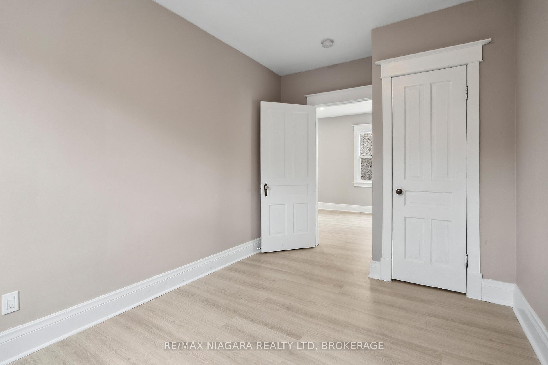 Photo 14 of 216 Burgar Street, Welland, Welland Downtown — HOMEH