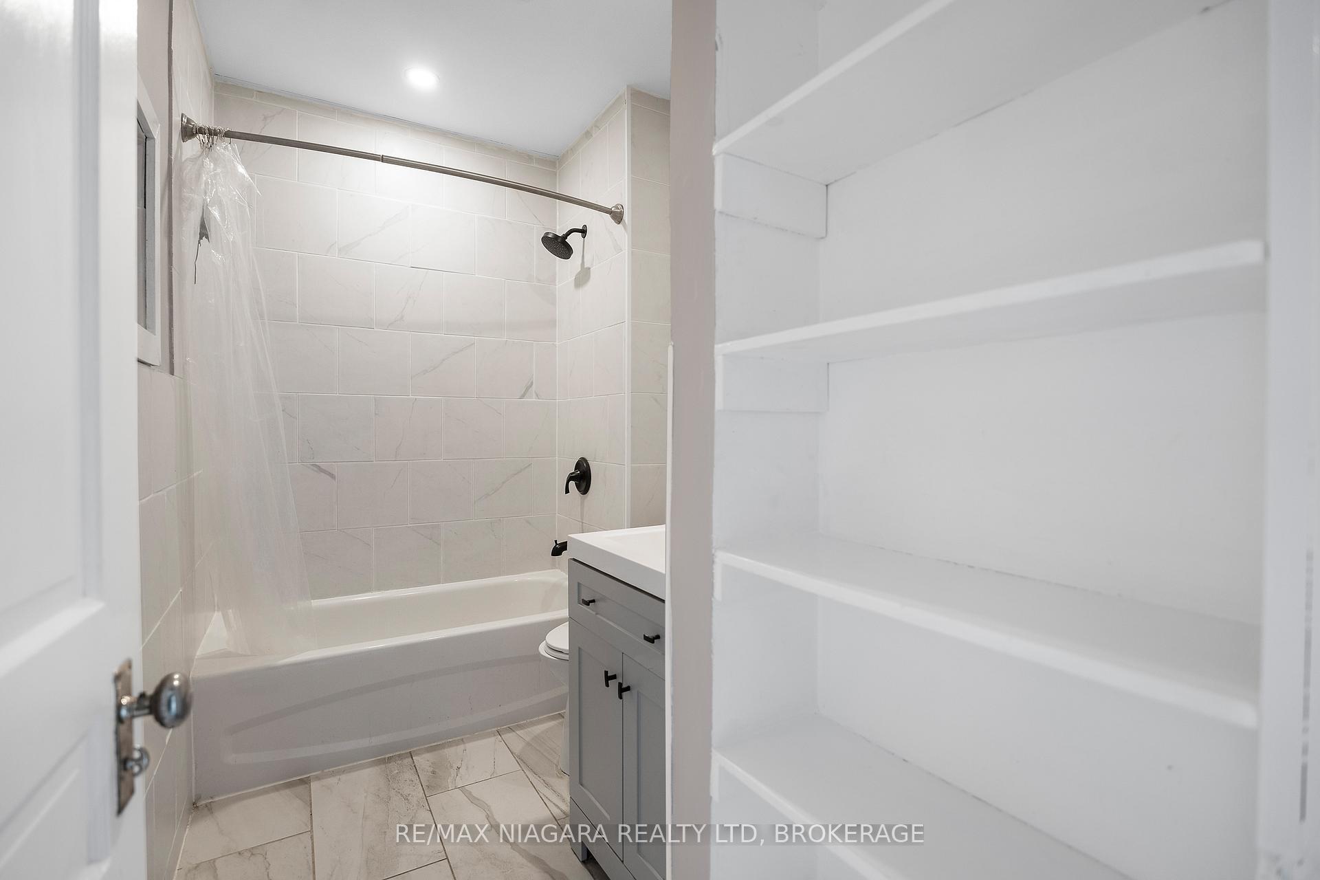 Photo 15 of 216 Burgar Street, Welland, Welland Downtown — HOMEH
