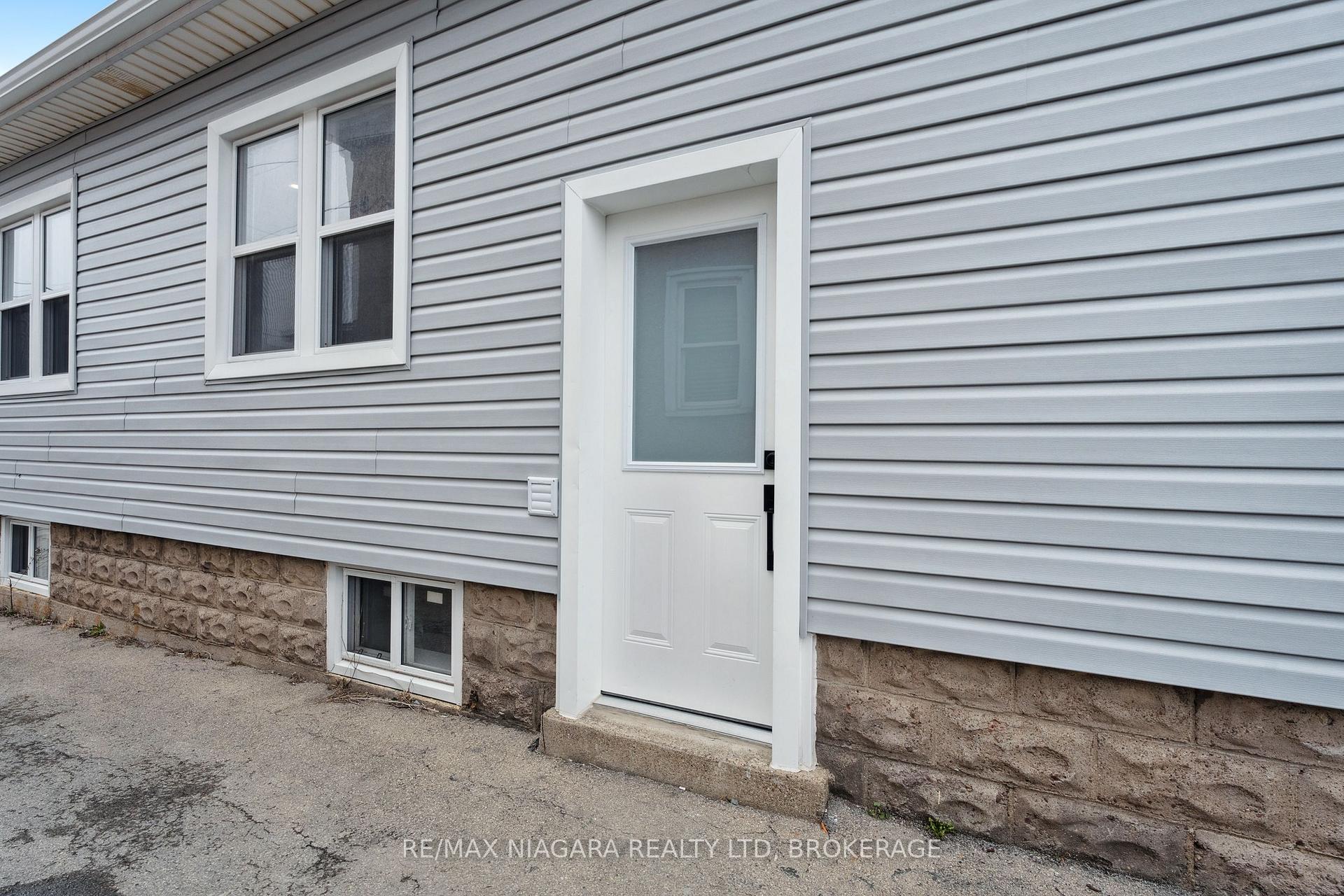 Photo 17 of 216 Burgar Street, Welland, Welland Downtown — HOMEH