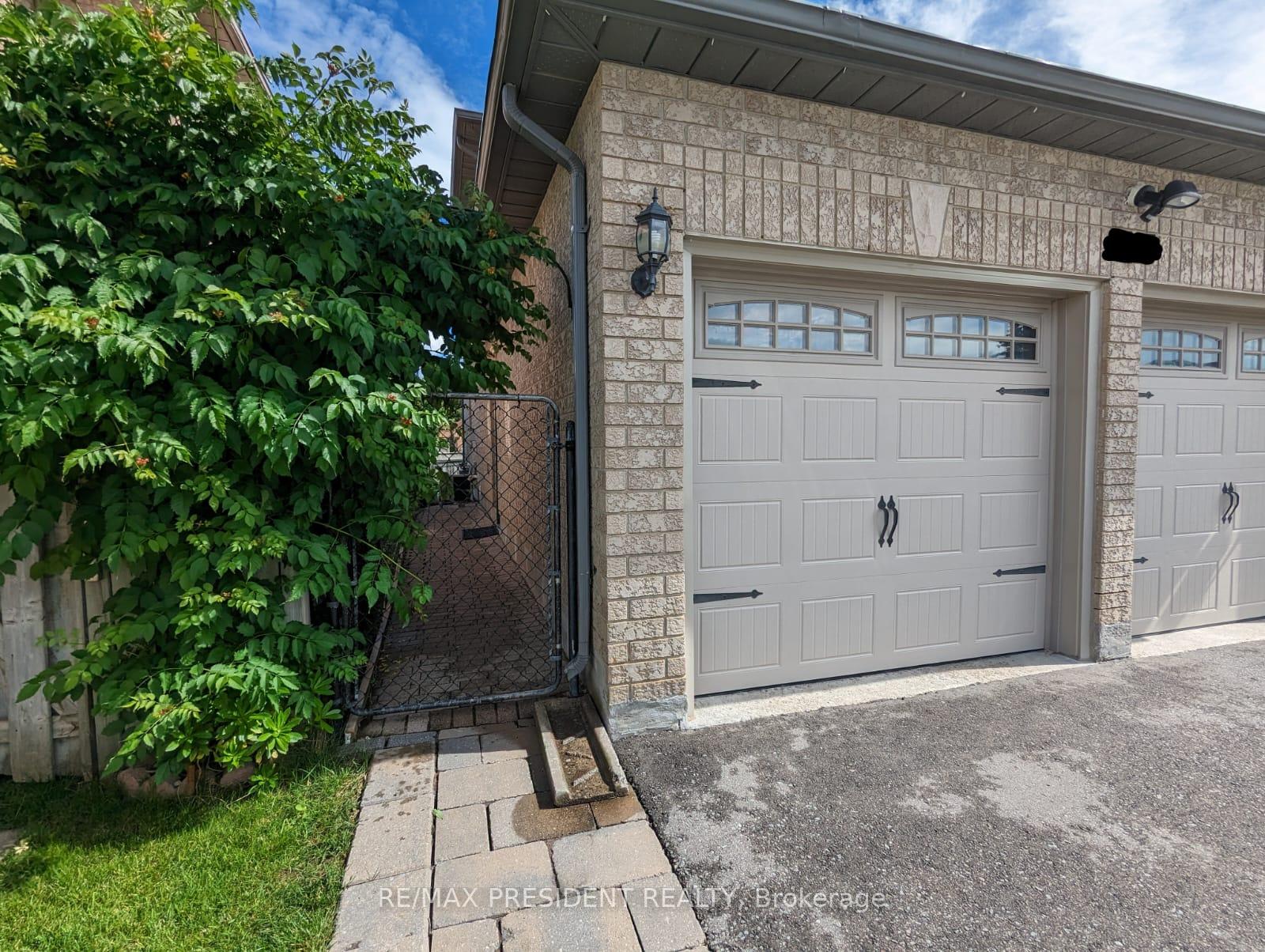 Photo 2 of 103 Cunningham Drive, Vaughan, Maple — HOMEH