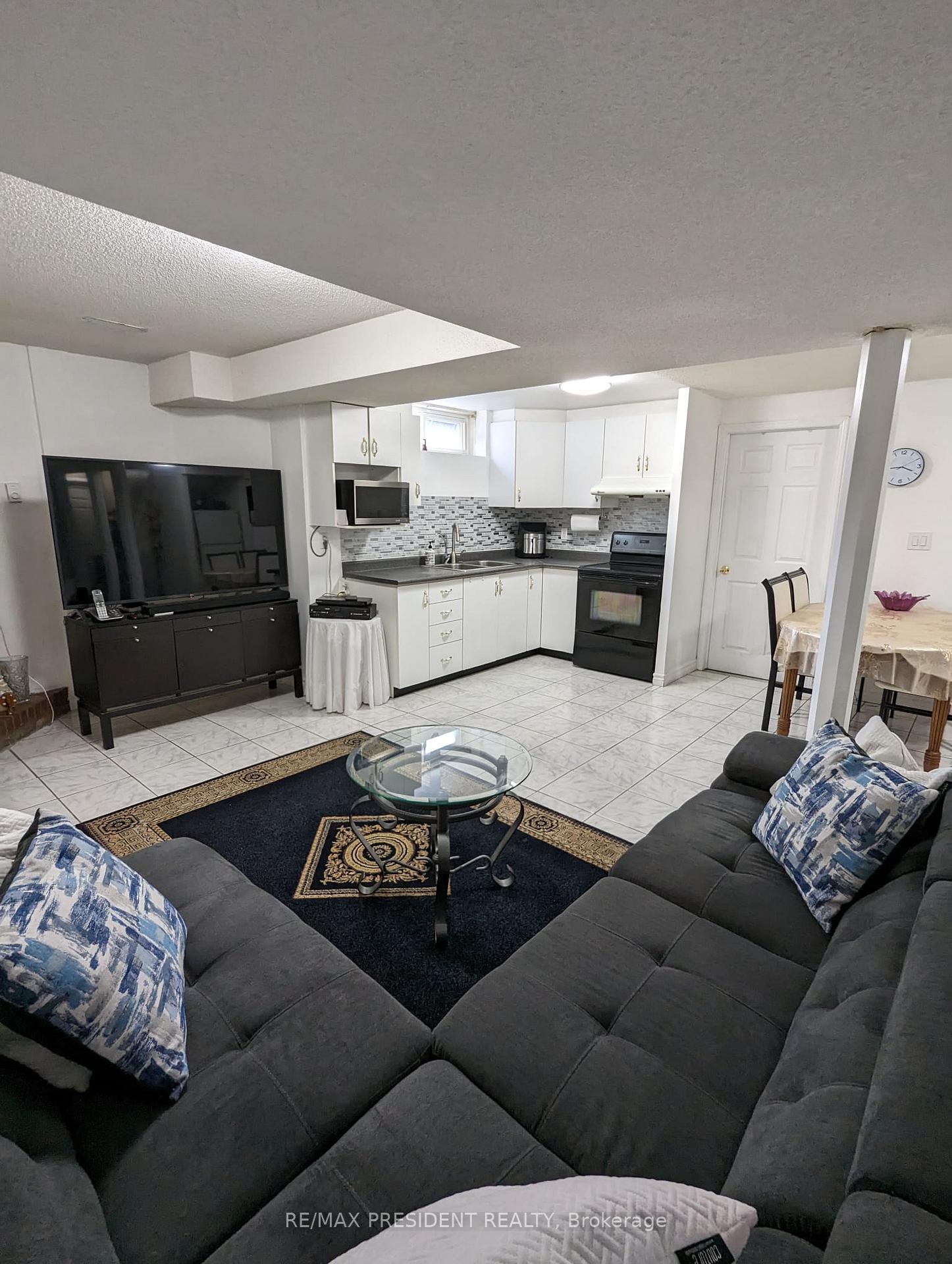 Photo 6 of 103 Cunningham Drive, Vaughan, Maple — HOMEH