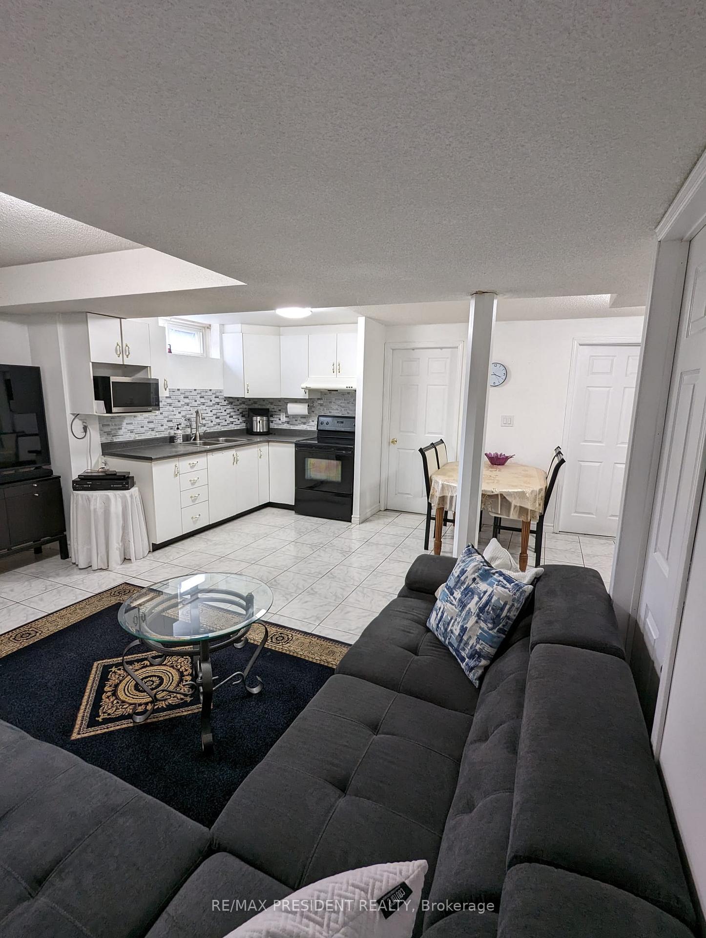 Photo 7 of 103 Cunningham Drive, Vaughan, Maple — HOMEH