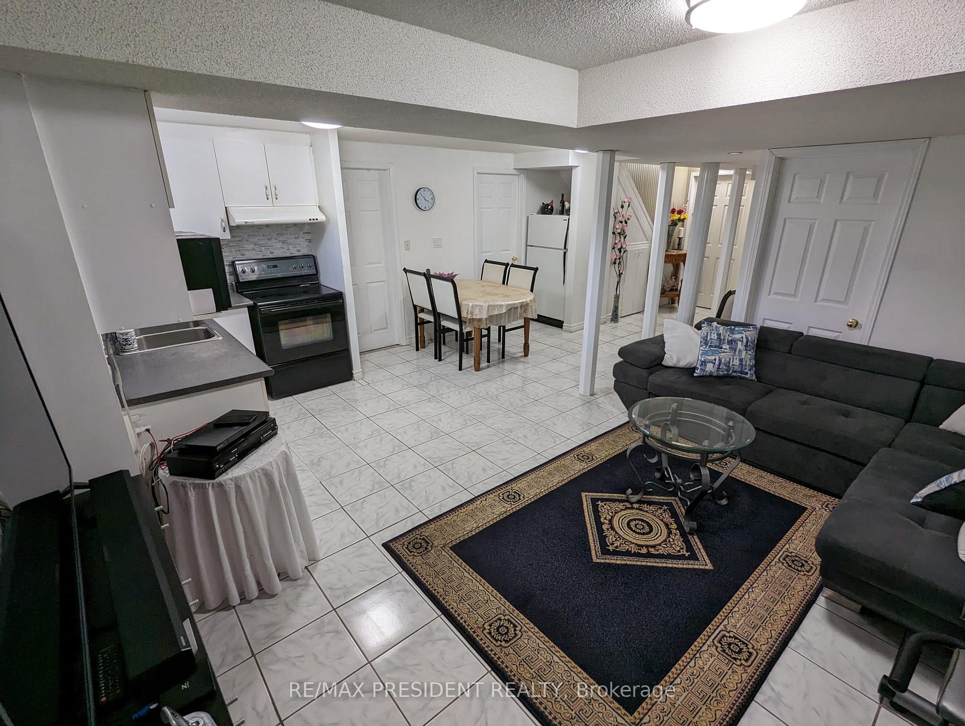 Photo 8 of 103 Cunningham Drive, Vaughan, Maple — HOMEH