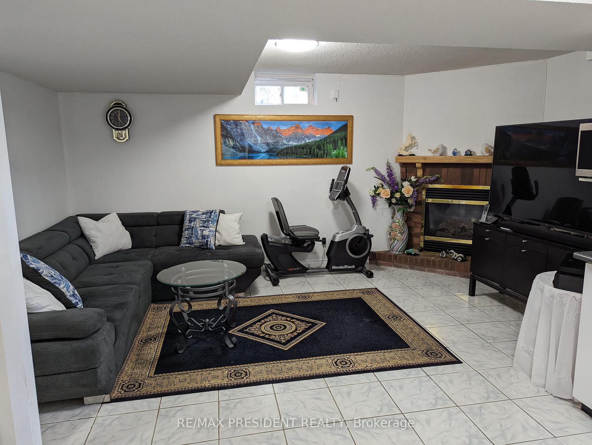 Photo 9 of 103 Cunningham Drive, Vaughan, Maple — HOMEH