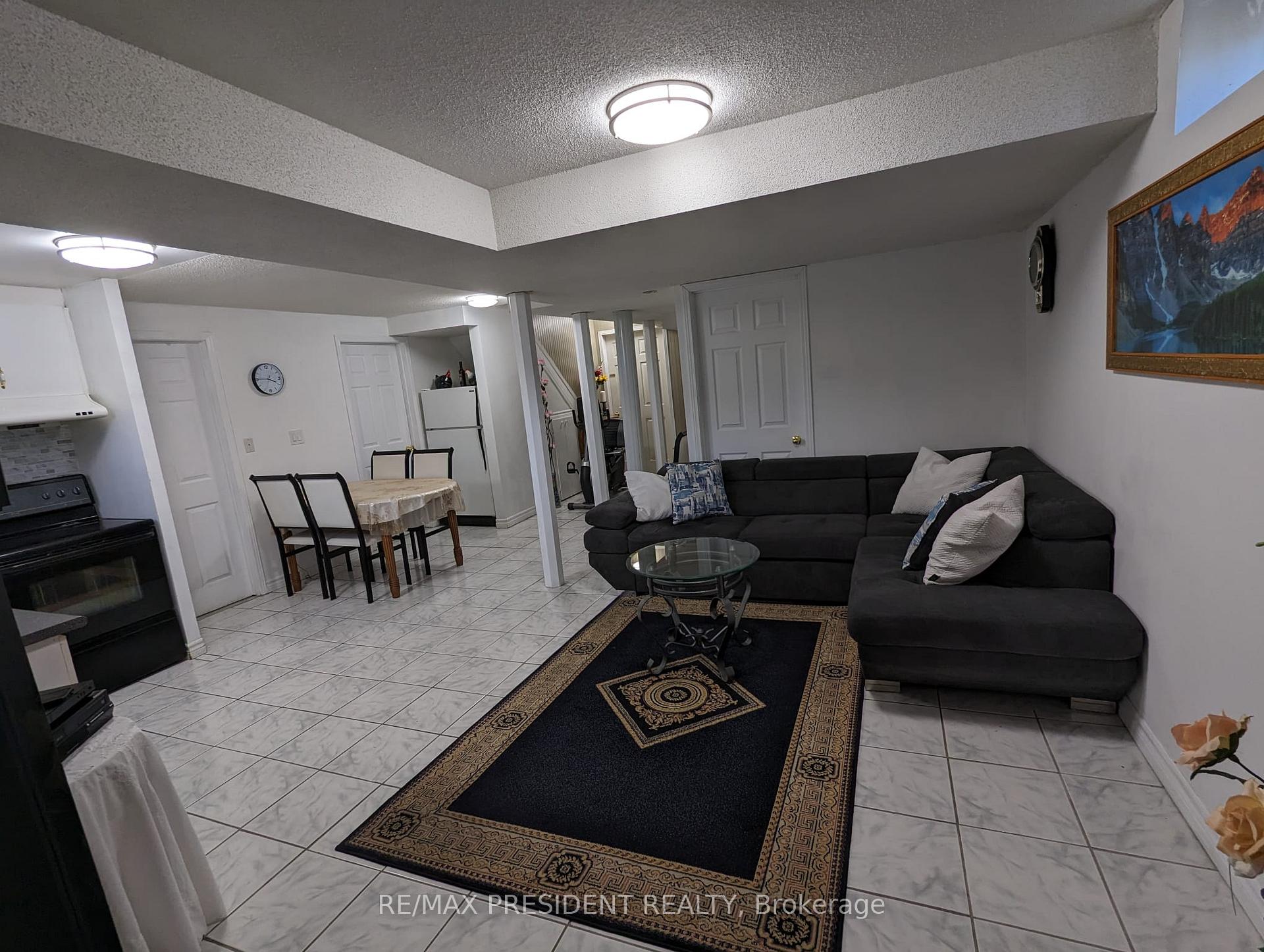 Photo 10 of 103 Cunningham Drive, Vaughan, Maple — HOMEH