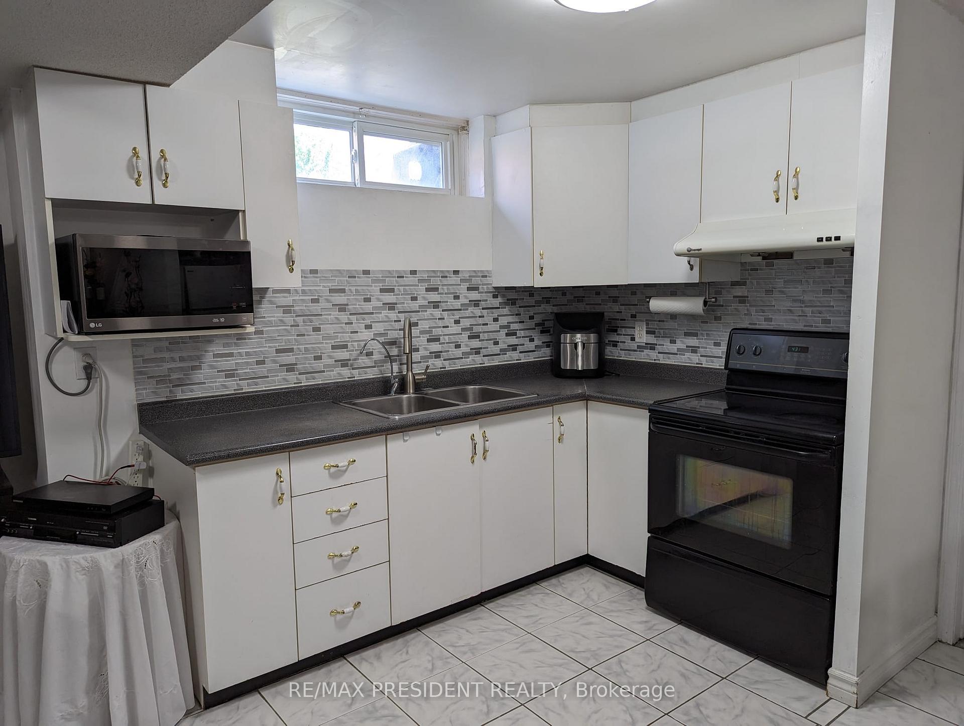 Photo 13 of 103 Cunningham Drive, Vaughan, Maple — HOMEH