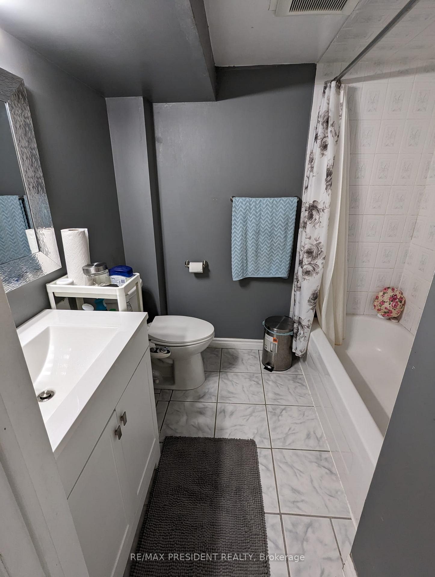 Photo 15 of 103 Cunningham Drive, Vaughan, Maple — HOMEH